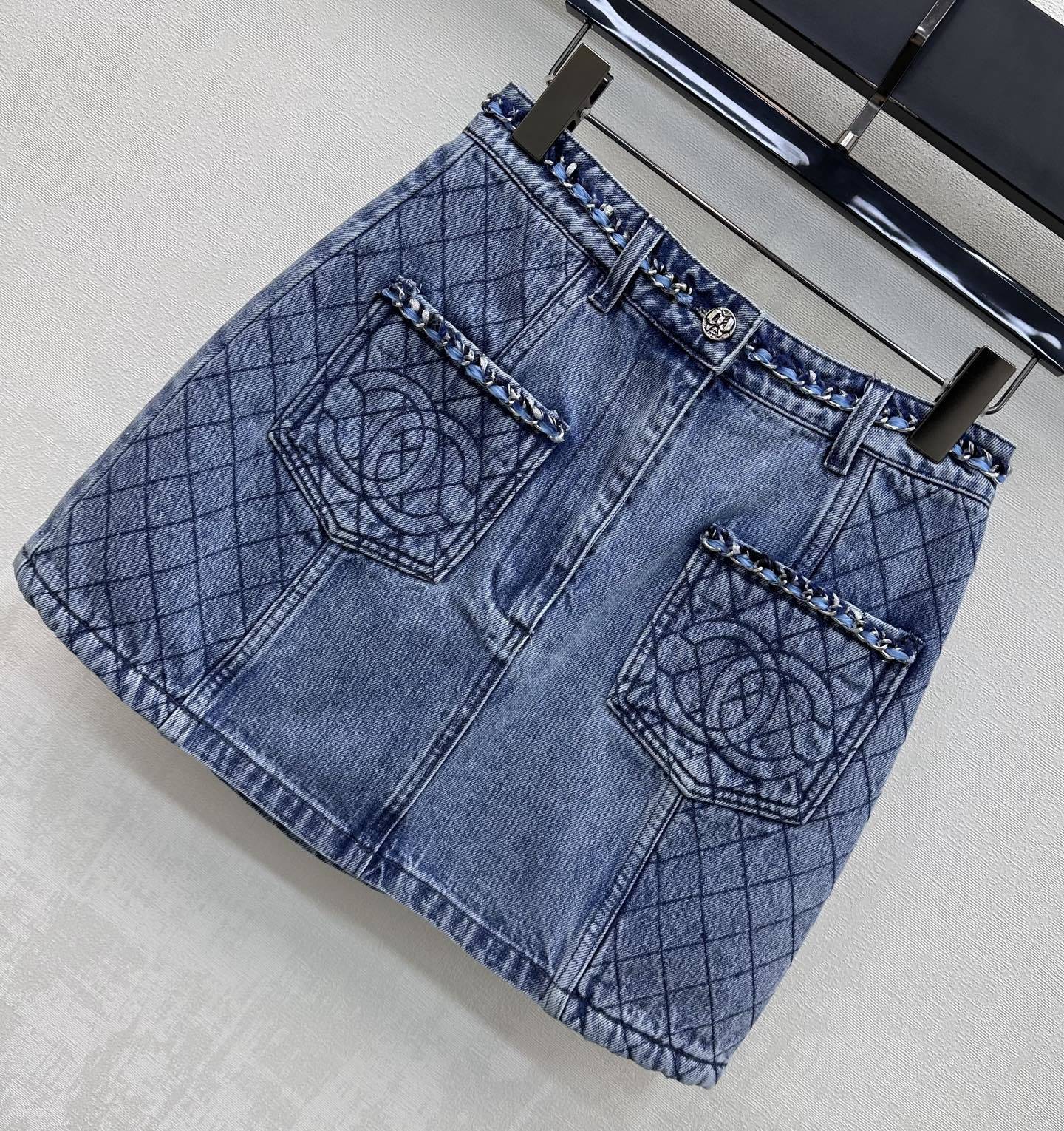 DENIM CROPPED JACKET & MINI SKIRT SET WITH QUILTED DETAIL