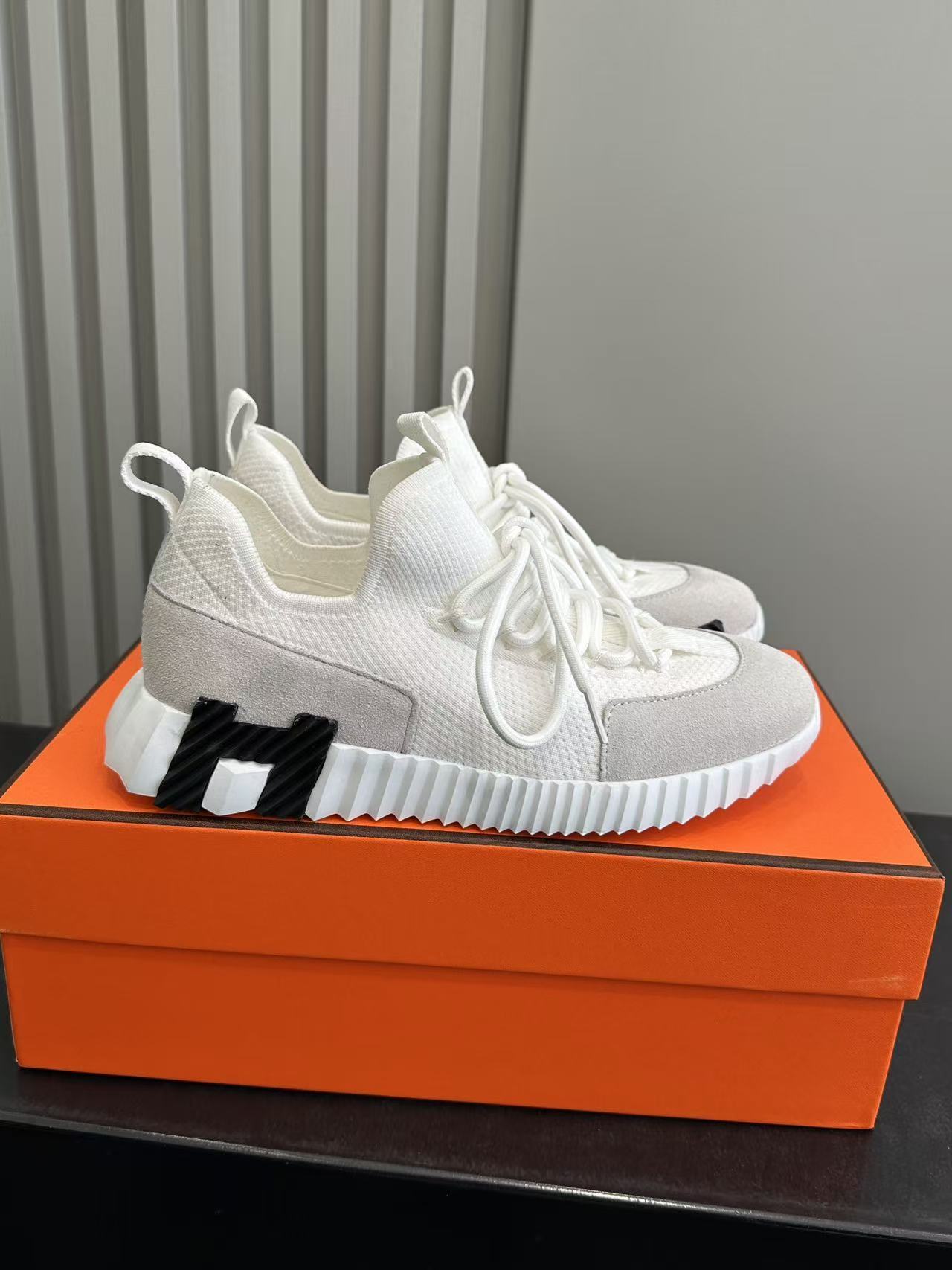 WHITE TECH-KNIT SNEAKERS WITH SUEDE DETAILS & SCULPTED SOLE