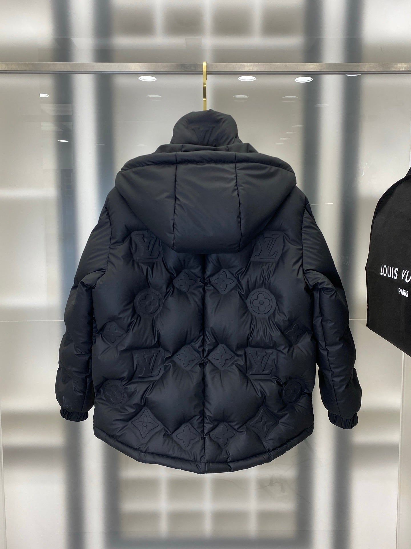 EMBOSSED PUFFER JACKET