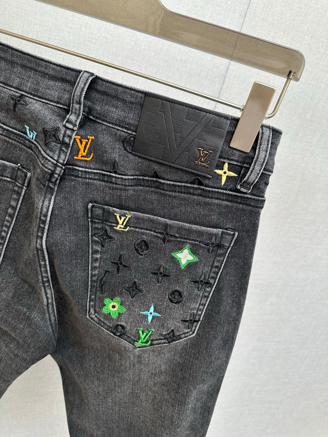 BLACK DENIM JEANS WITH EMBROIDERED BACK POCKET DETAILS