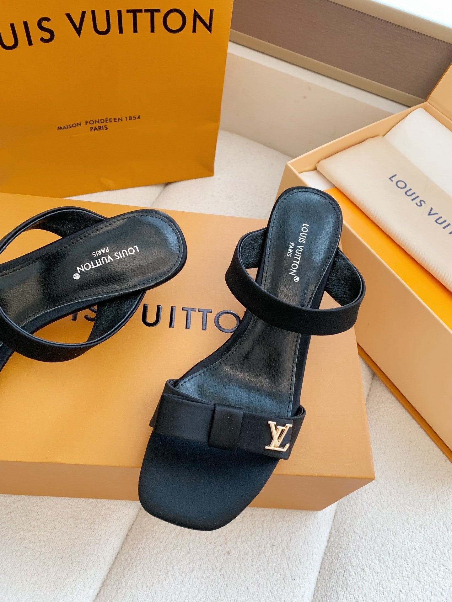 BLACK BOW DETAIL SLIDE HEEL SANDALS