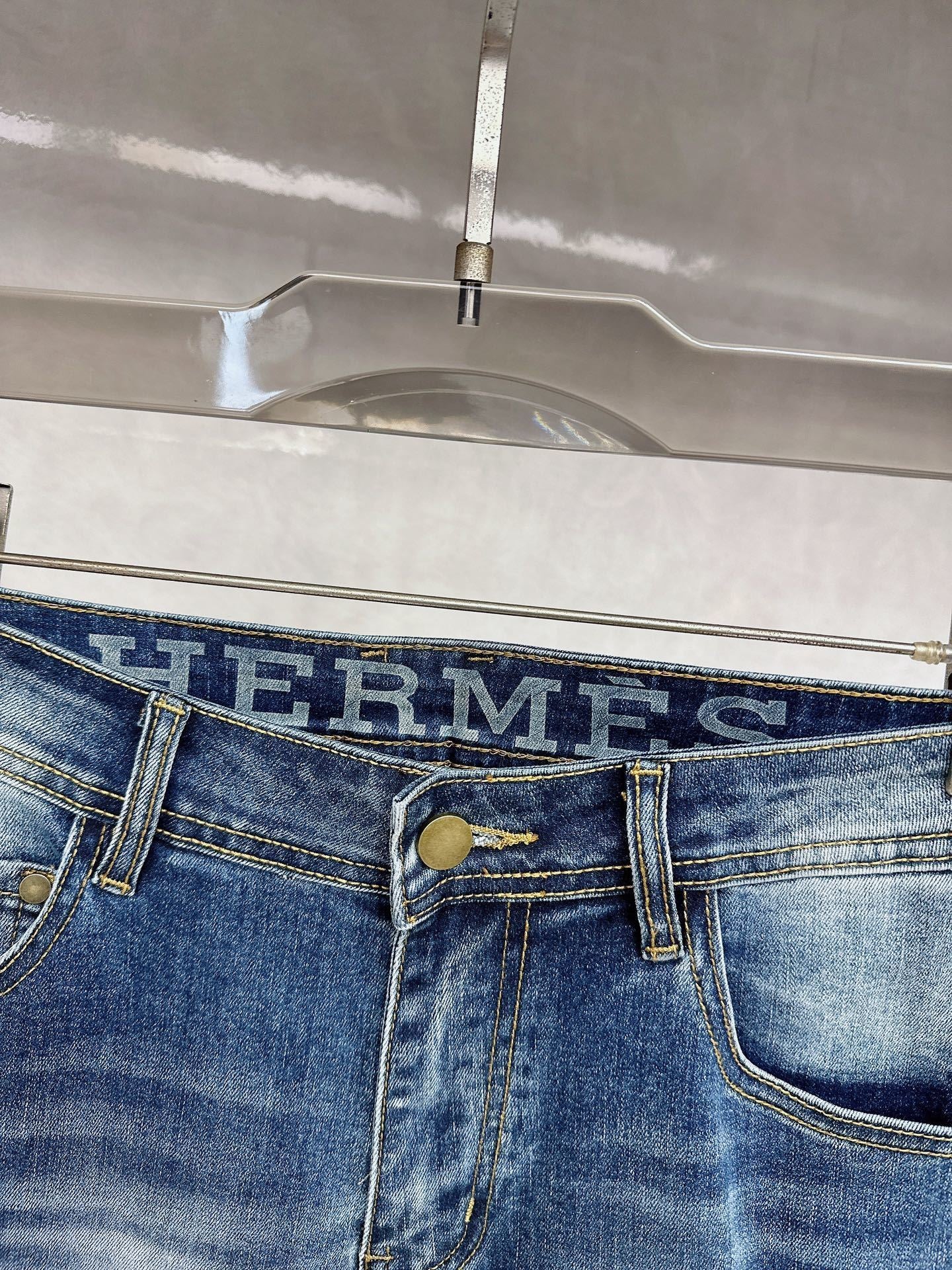 DARK BLUE DENIM JEANS WITH FADED BACK POCKET PRINT