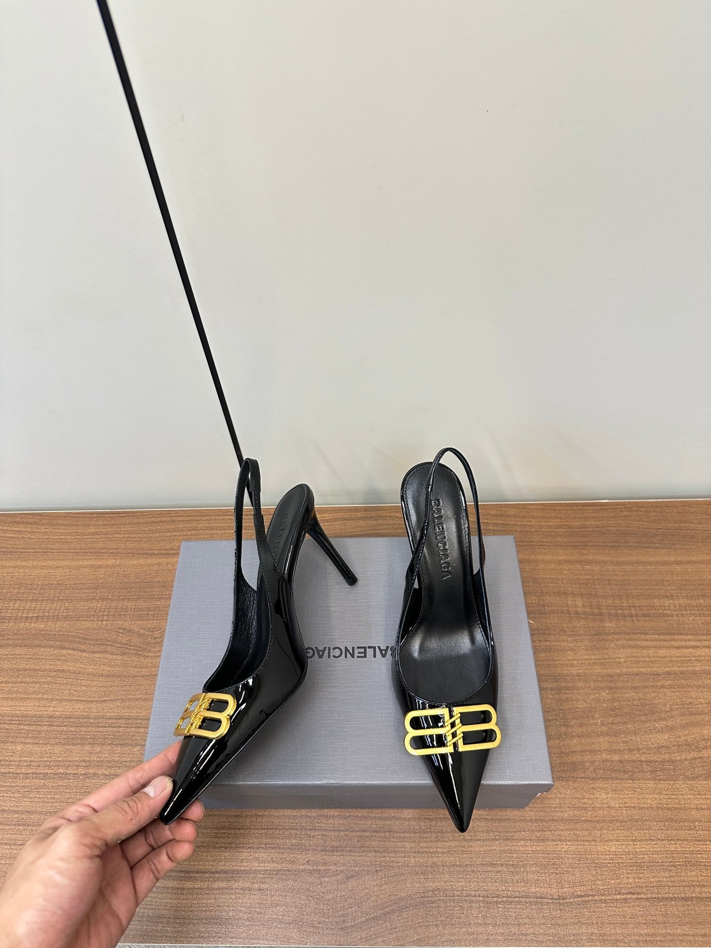 BLACK PATENT SLINGBACK POINTED HEELS