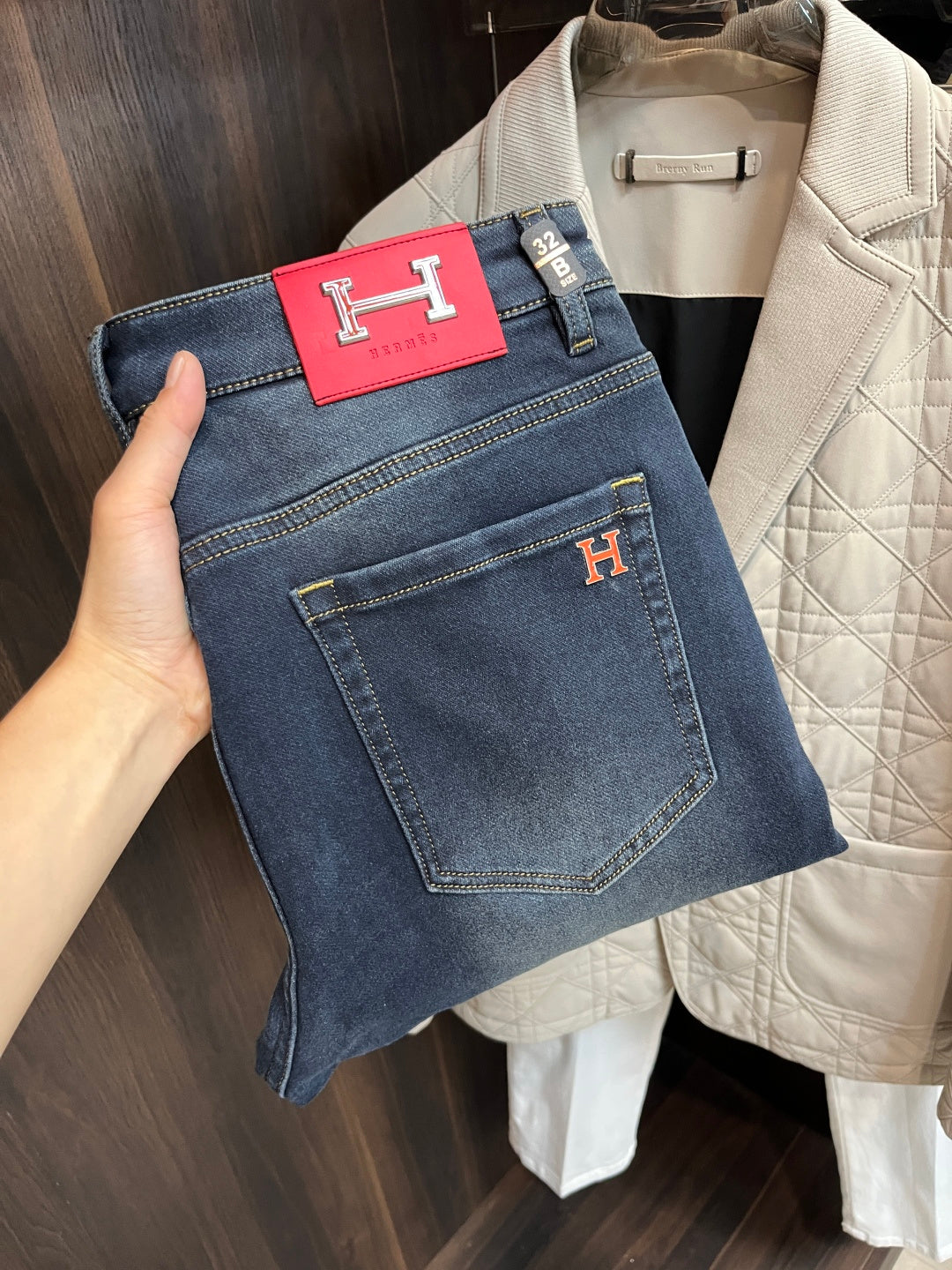 DARK DENIM JEANS WITH SIGNATURE RED ACCENT PATCH