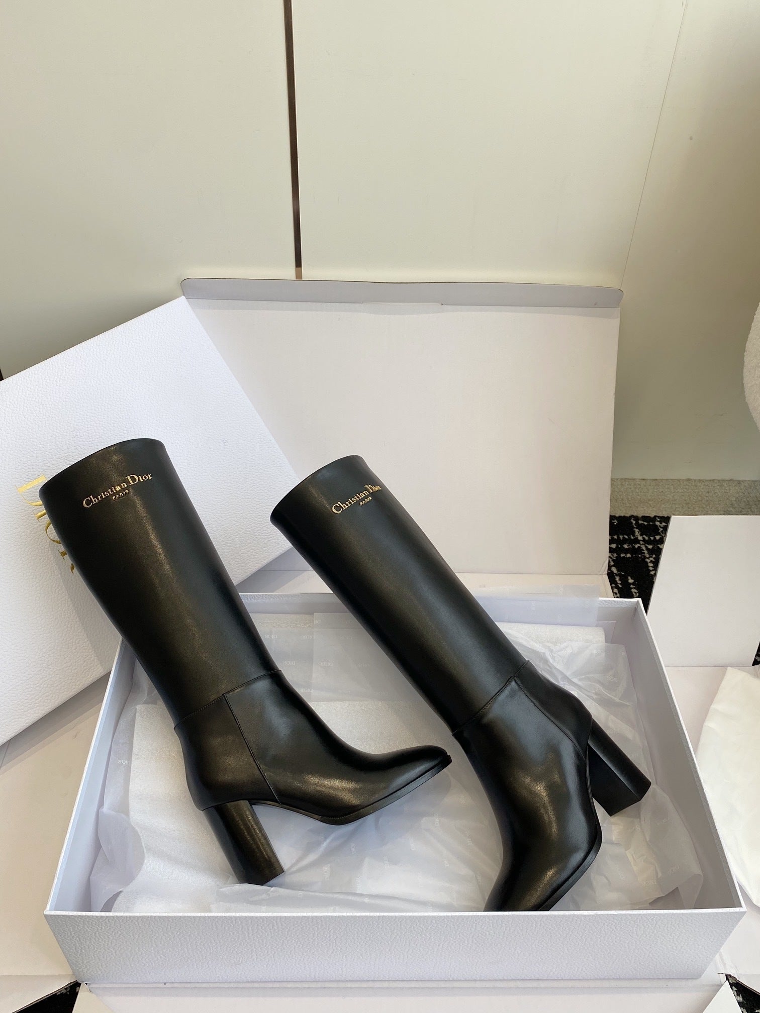 BLACK LEATHER KNEE-HIGH BLOCK HEEL BOOTS