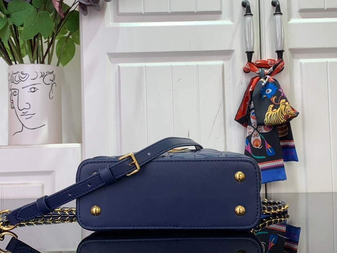 QUILTED TOP HANDLE BAG