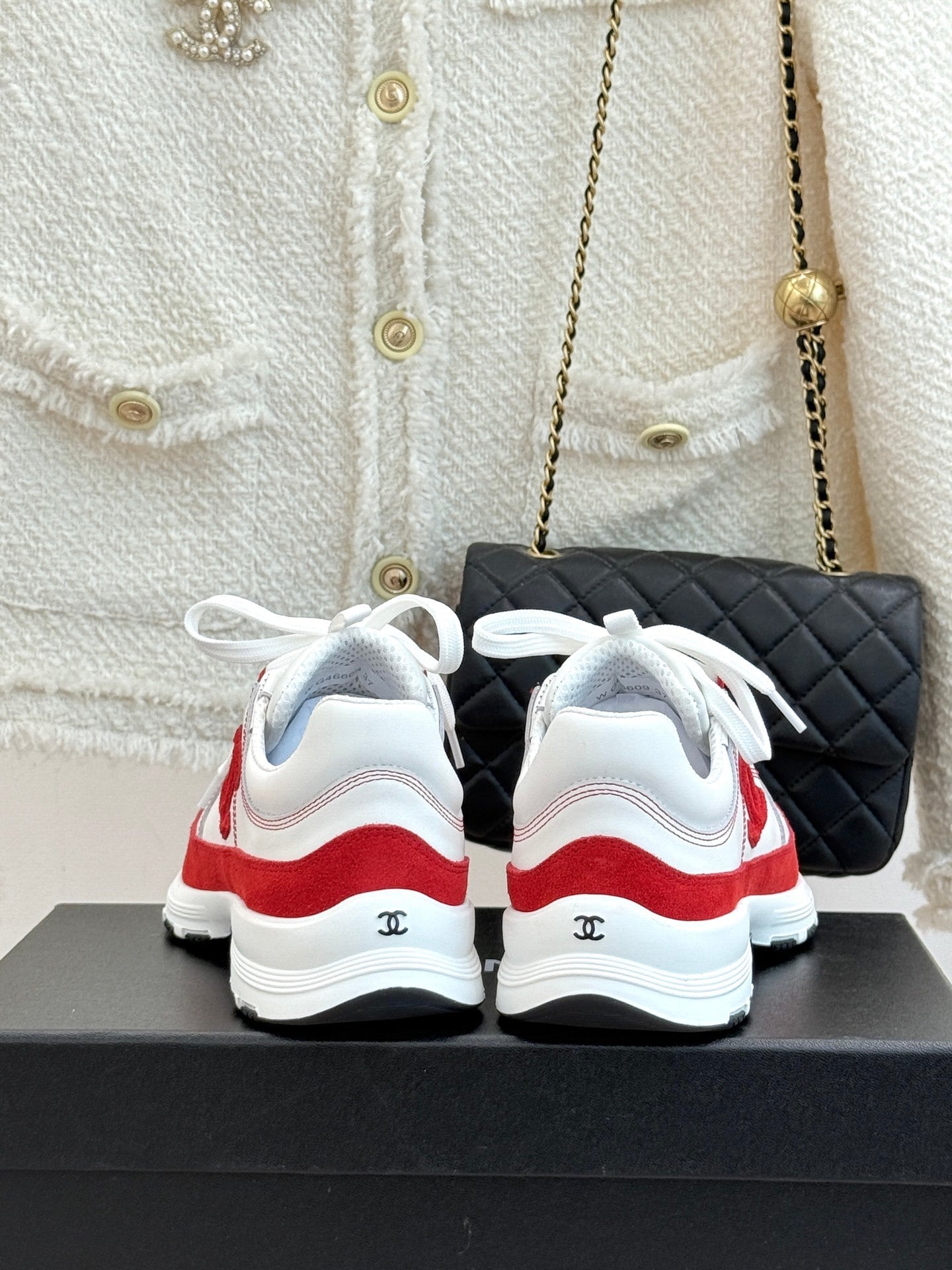 WHITE RED LOW-TOP SNEAKERS