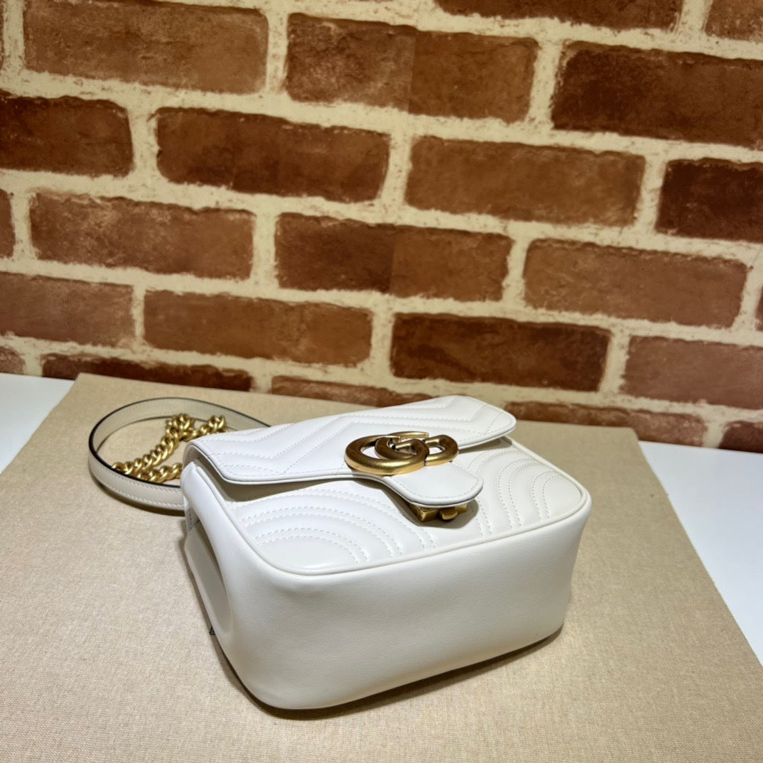 CLASSIC QUILTED MINI FLAP SHOULDER BAG