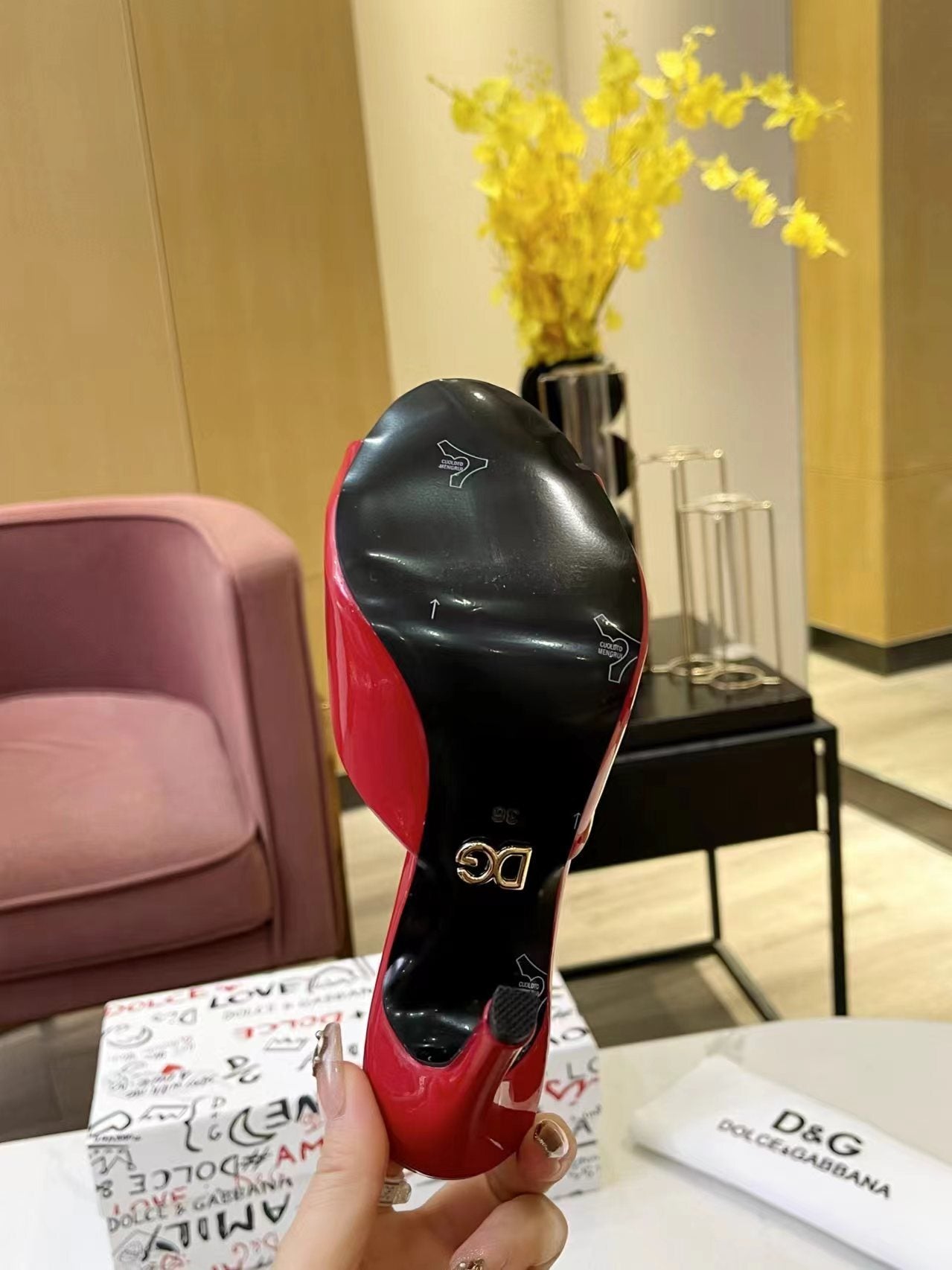 LOGO PATENT MULE HEELS – RED STATEMENT