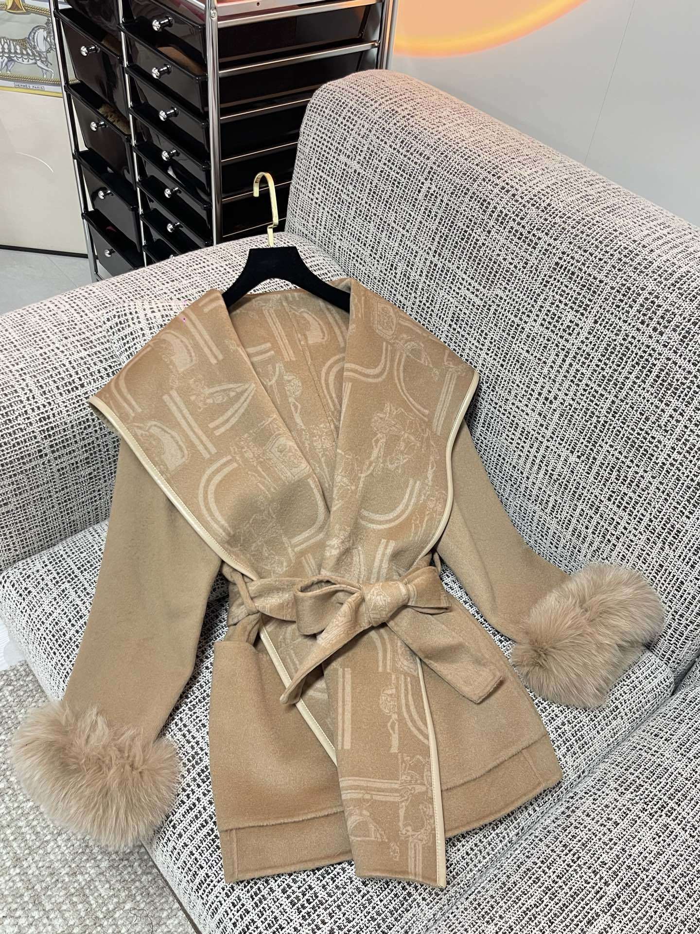 LUXURY CAMEL COAT WITH GRAPHIC SHAWL LAPELS & FUR CUFFS