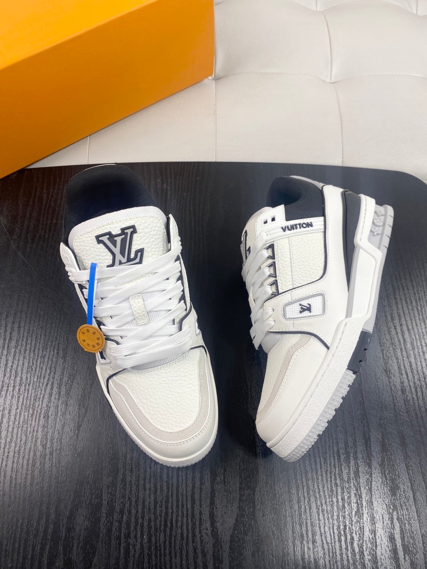 WHITE LOW-TOP SNEAKERS WITH BLACK ACCENTS