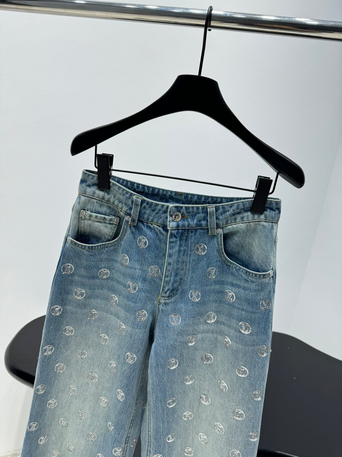 STRAIGHT-LEG DENIM JEANS WITH ALLOVER PRINT