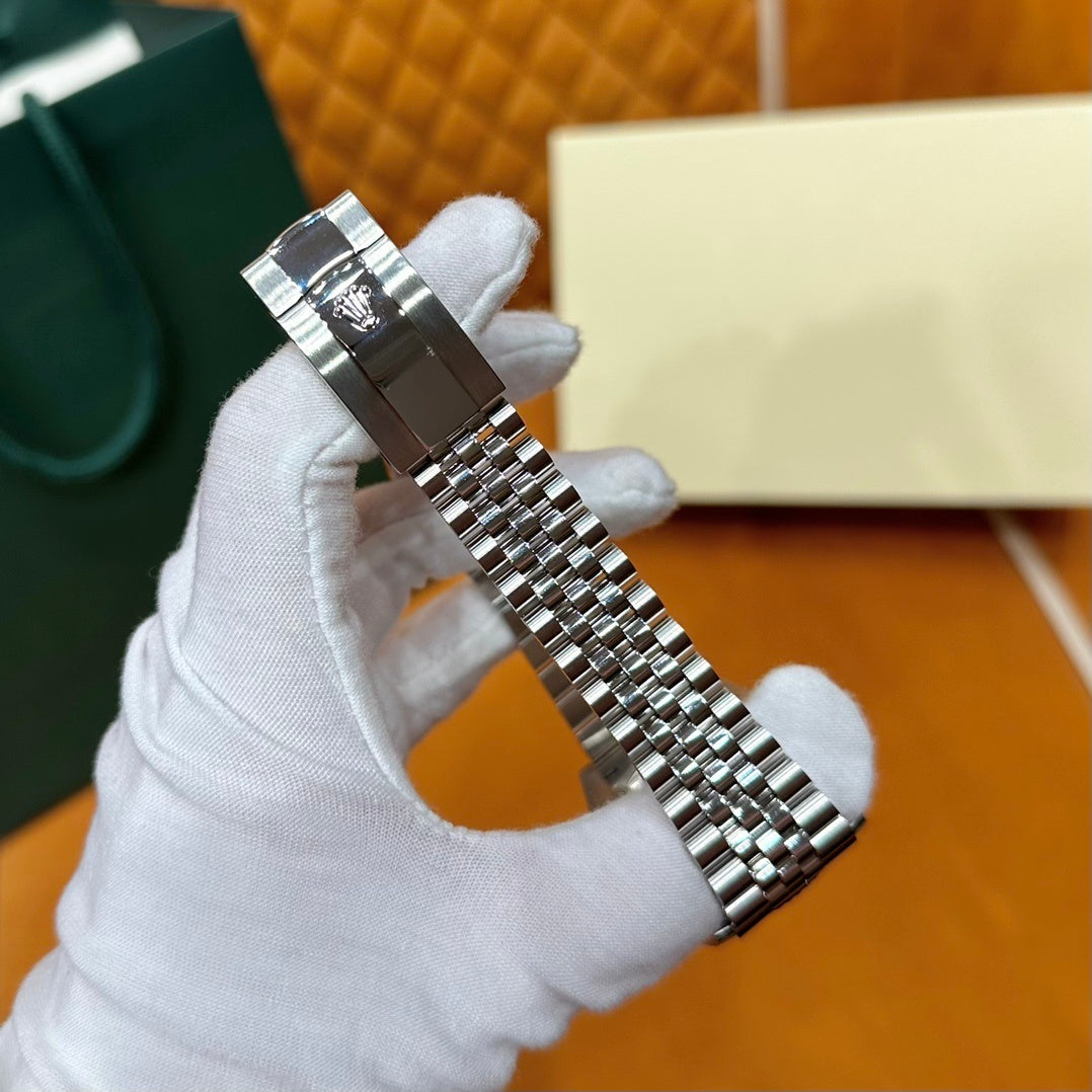 LUXURY BLUE DIAL DIAMOND WATCH