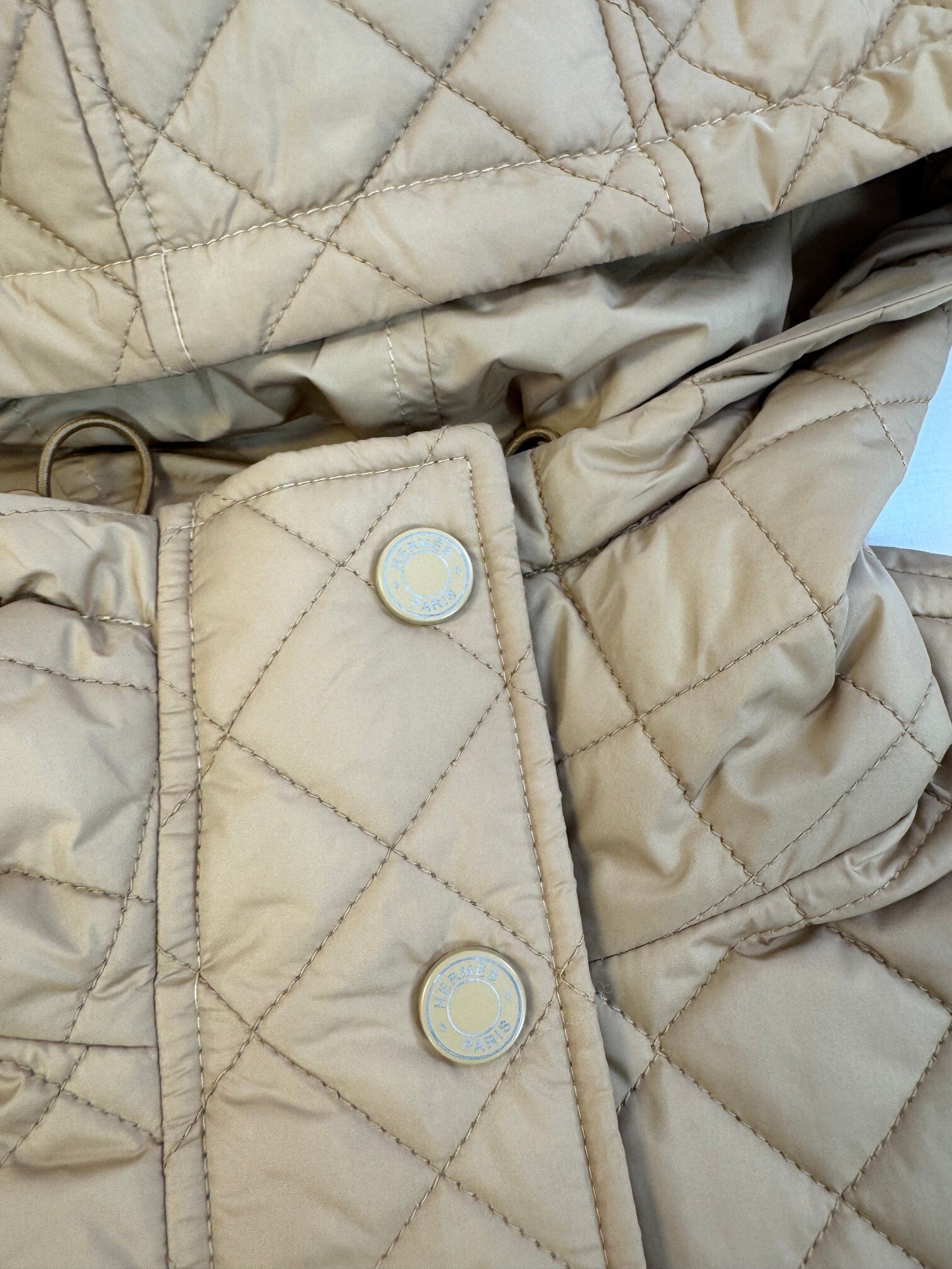 QUILTED HOODED JACKET WITH FRONT FLAP CLOSURE
