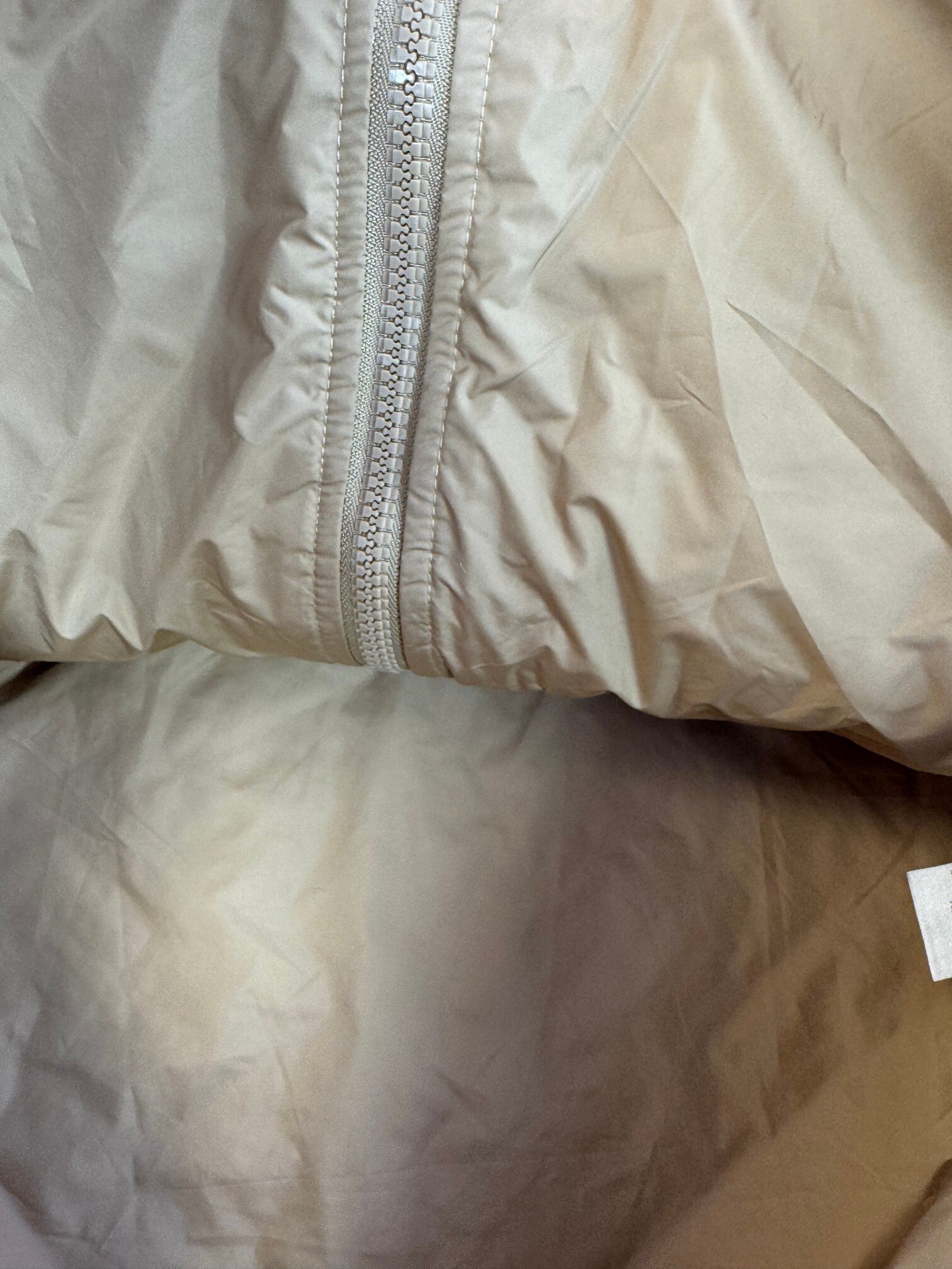 QUILTED HOODED JACKET WITH FRONT FLAP CLOSURE