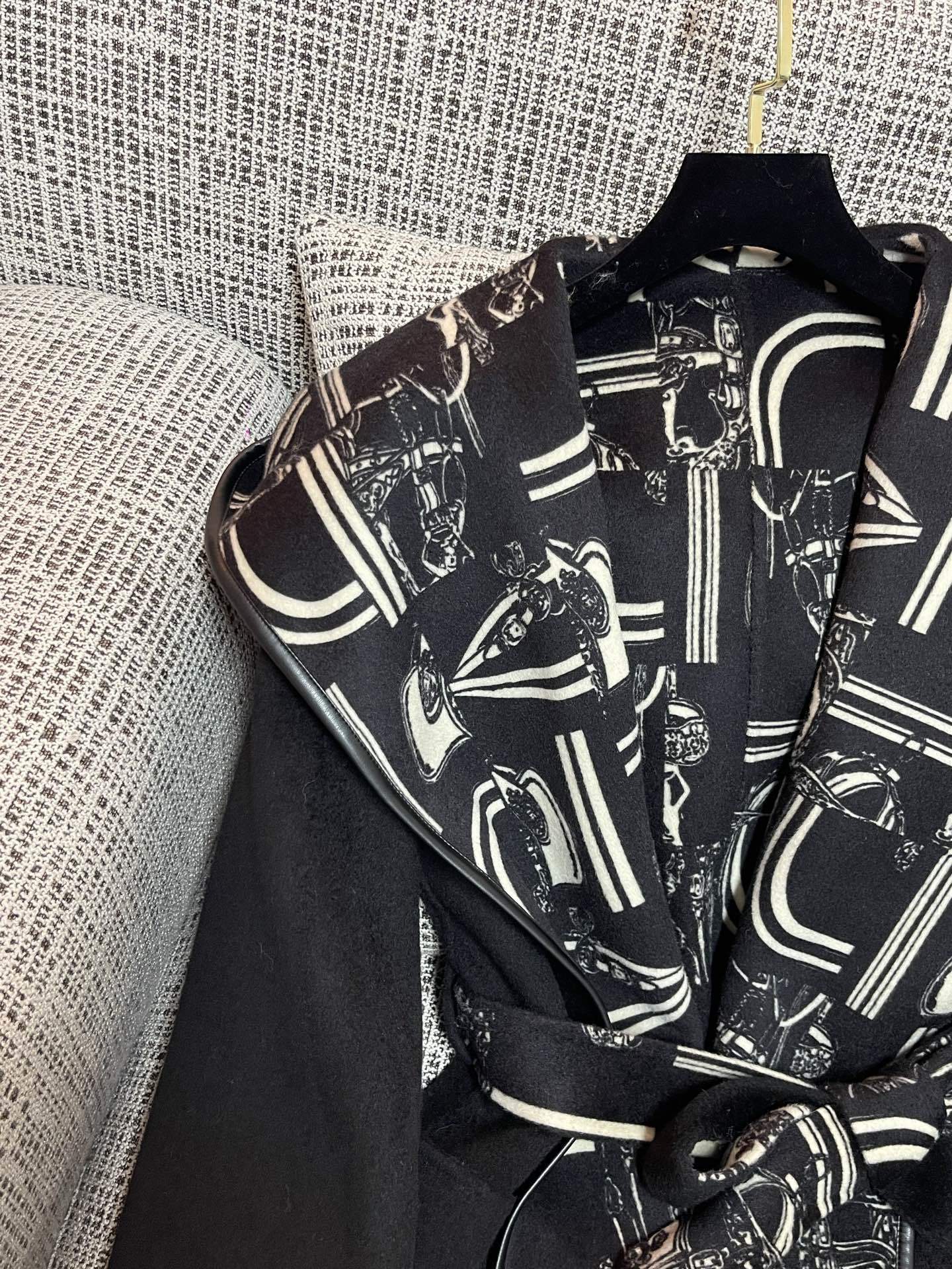 LUXURY BLACK COAT WITH GRAPHIC PRINT LAPELS & FUR CUFFS