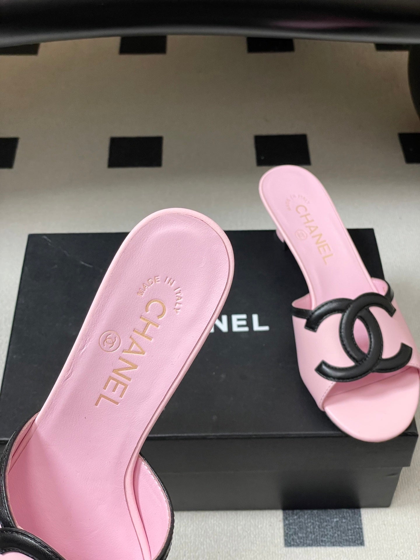 PINK LOW HEEL MULE SANDALS