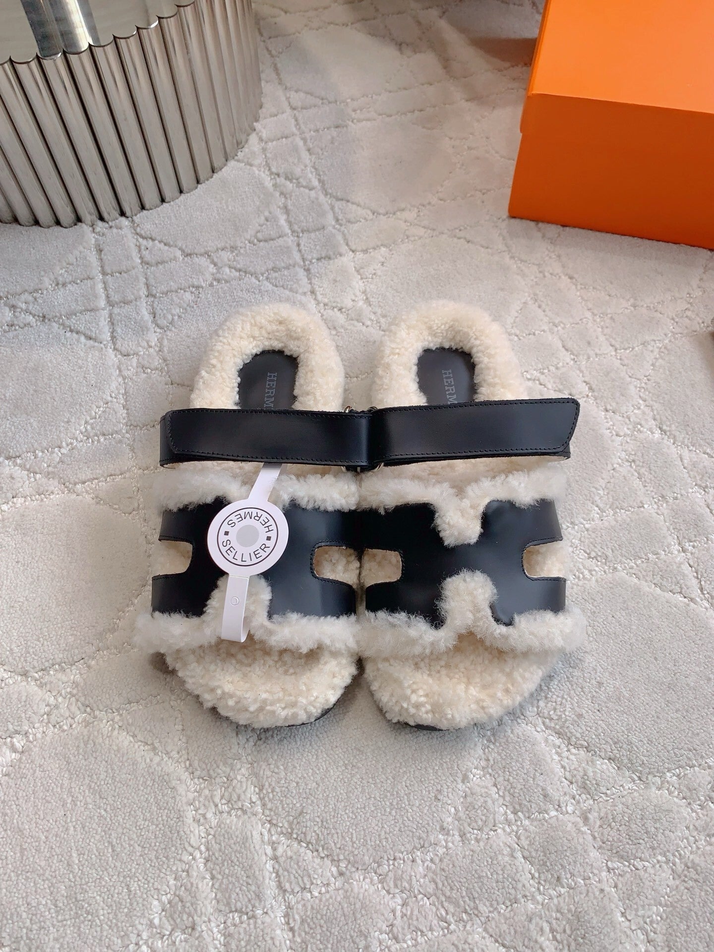 BLACK FAUX SHEARLING SLIDES WITH ADJUSTABLE COMFORT FIT