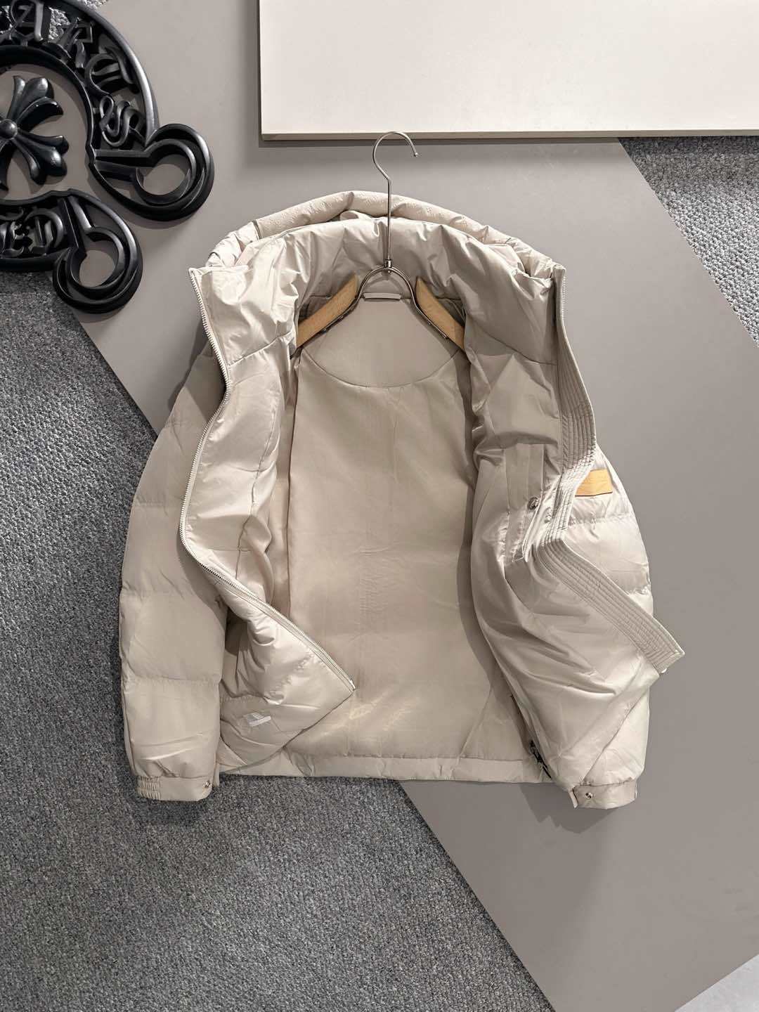 CREAM PADDED PUFFER JACKET WITH HOOD