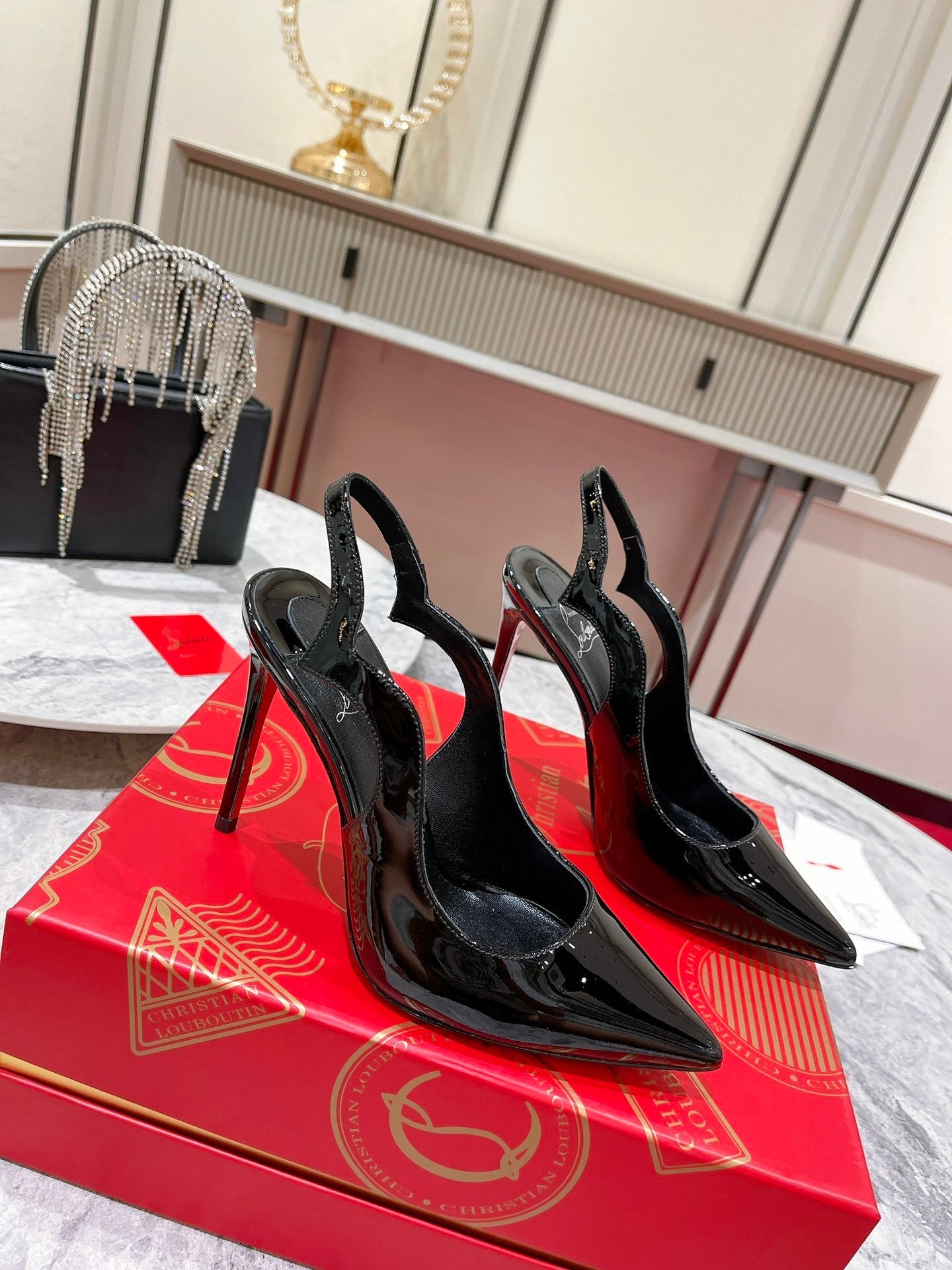 BLACK PATENT SCALLOPED SLINGBACK HEELS