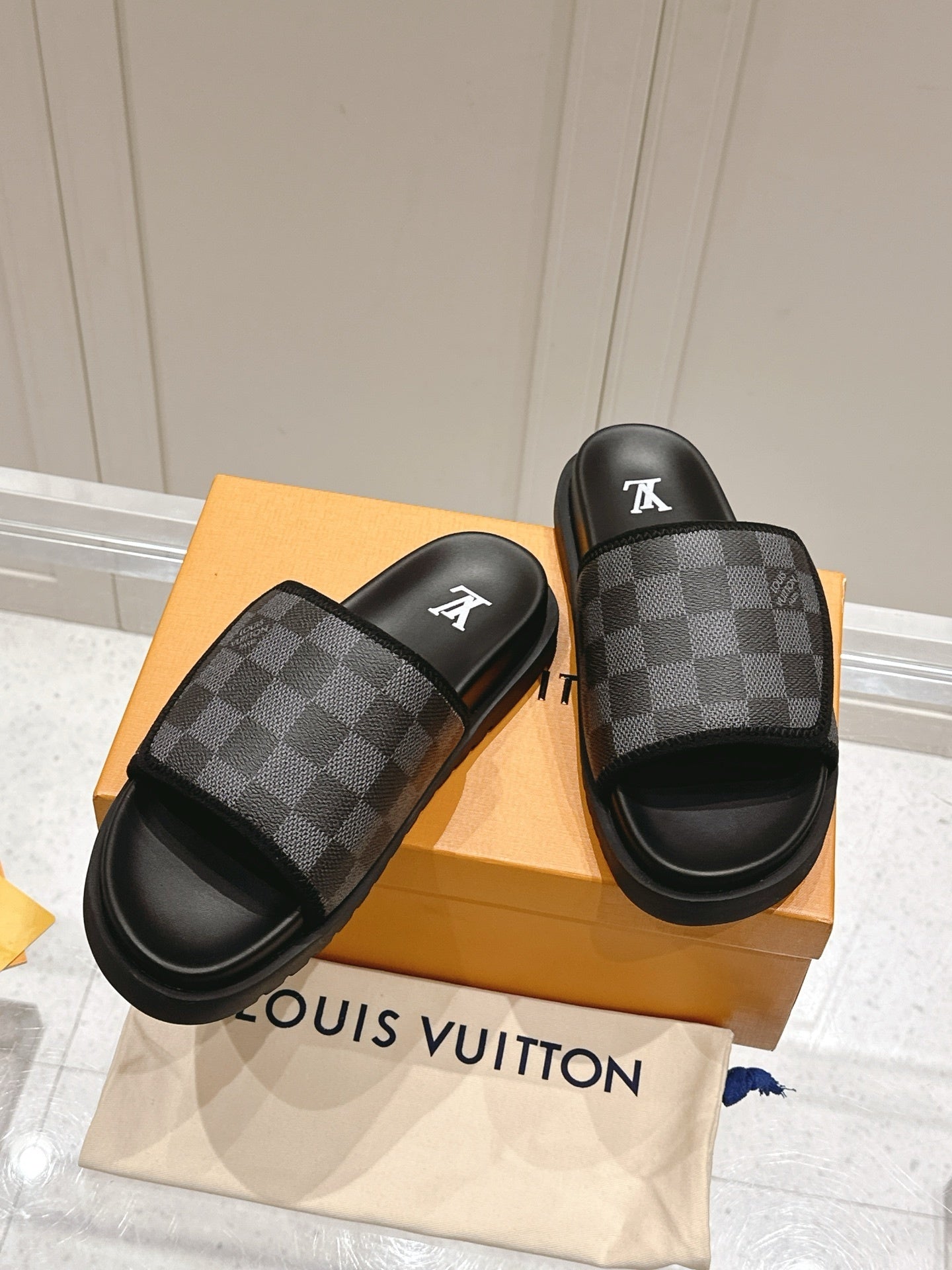 BLACK CHECKERED SLIDE SANDALS
