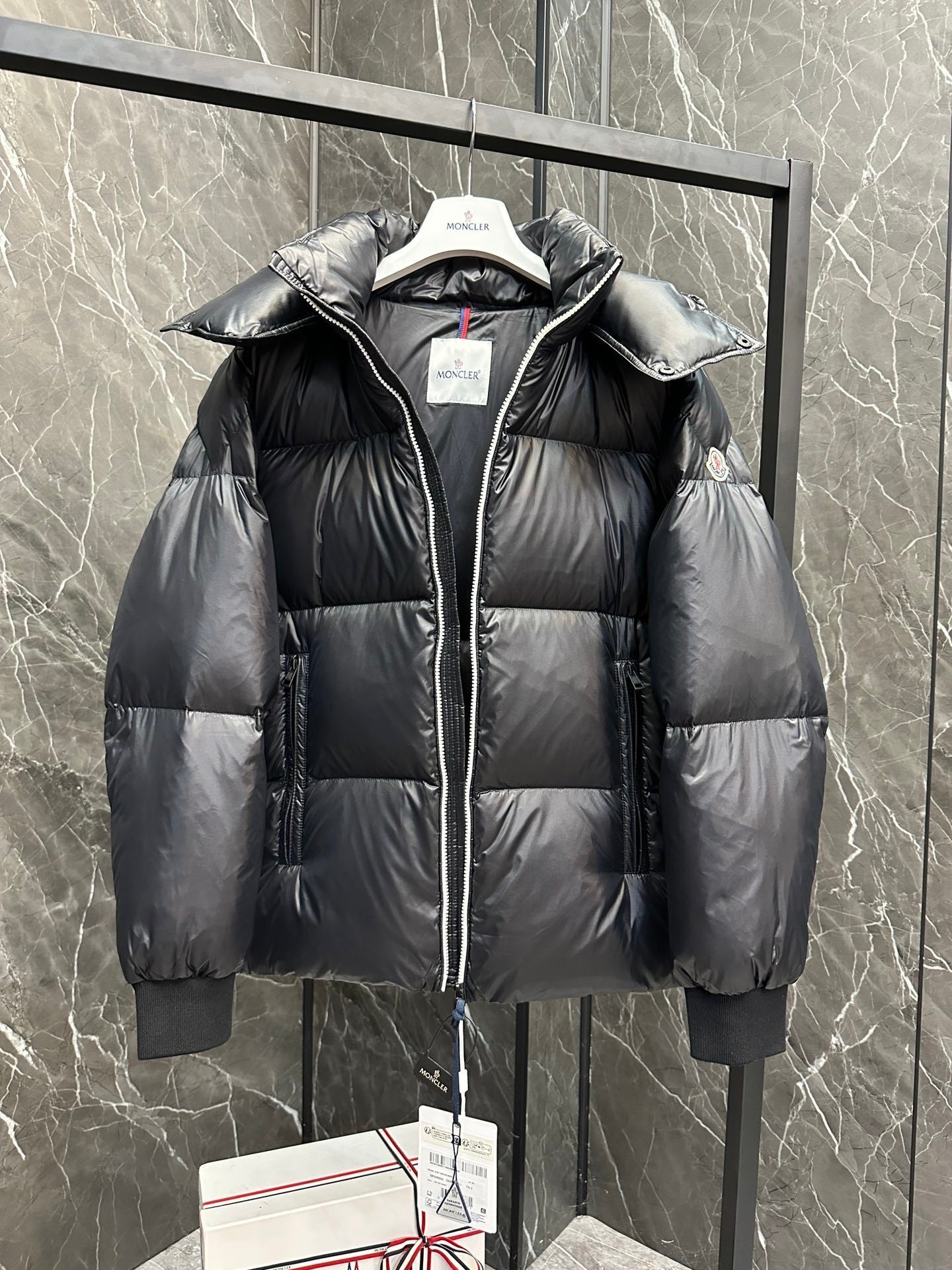 LOGO HOODED QUILTED PUFFER JACKET