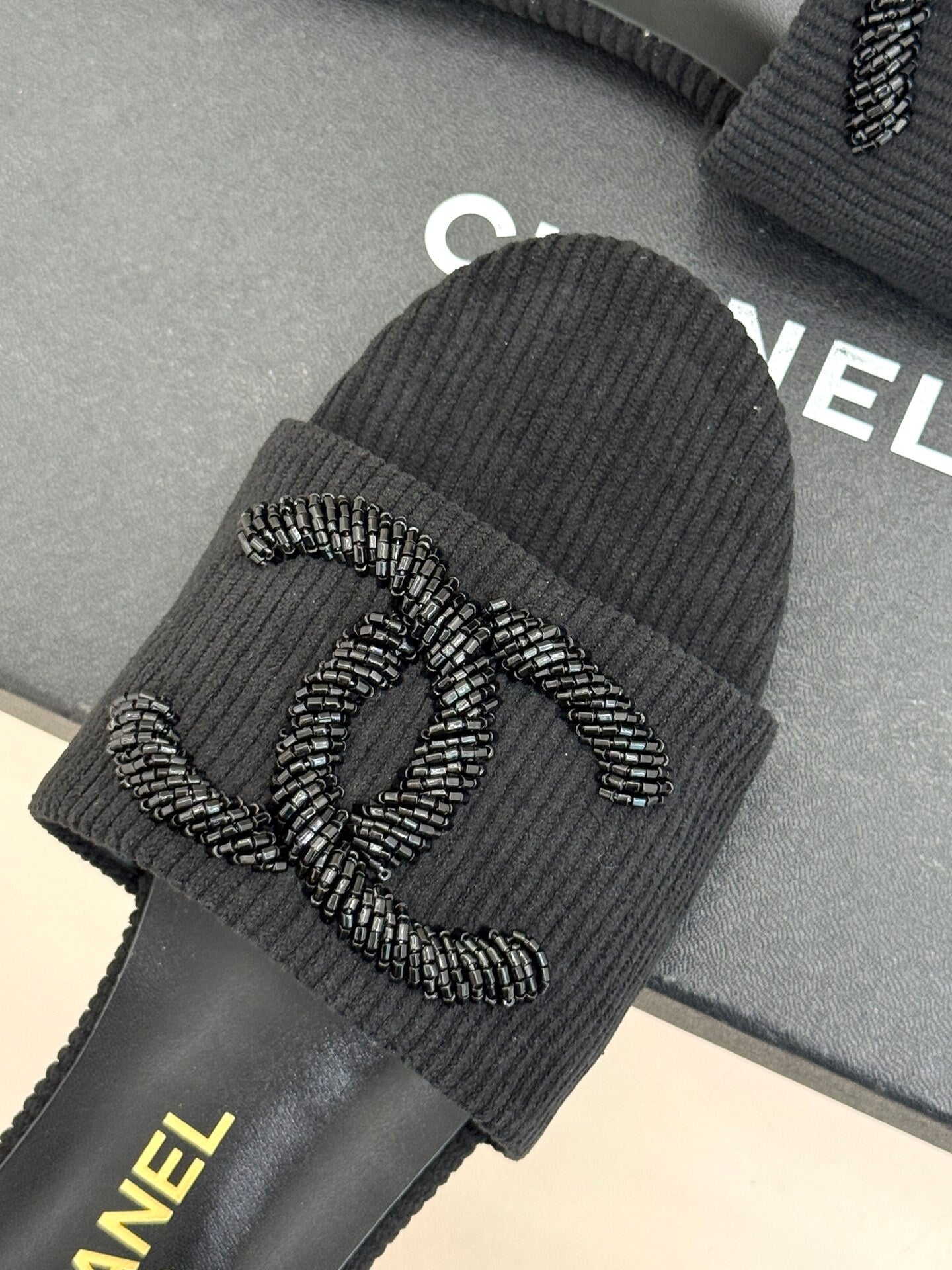 BLACK TEXTURED SLIDE SANDALS