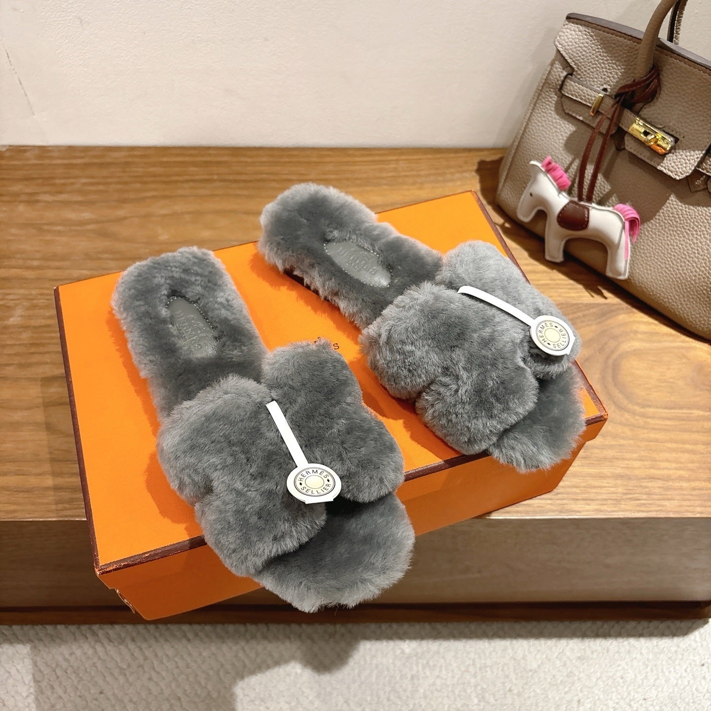 GRAY FAUX FUR SLIDE SLIPPERS