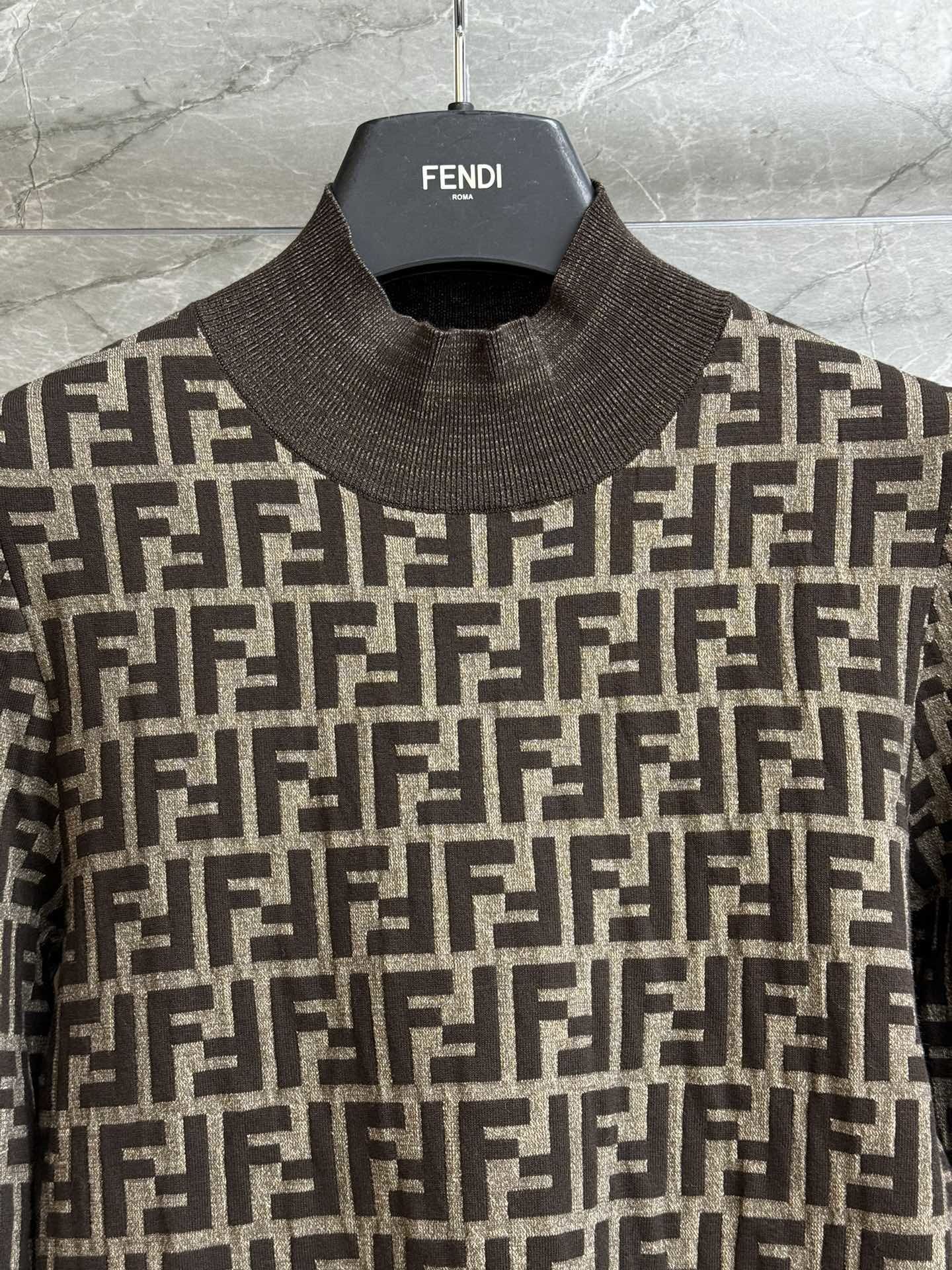 PATTERN TURTLENECK SWEATER
