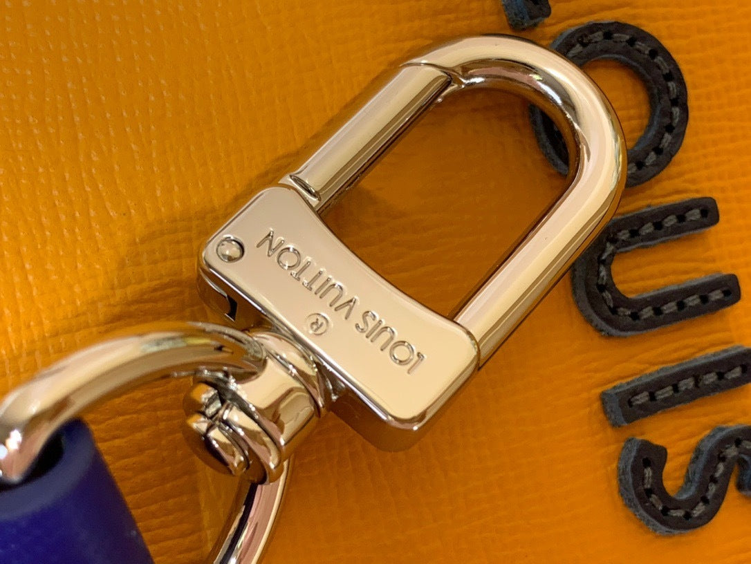 Strukturierte Tragetasche in kräftigen Farben