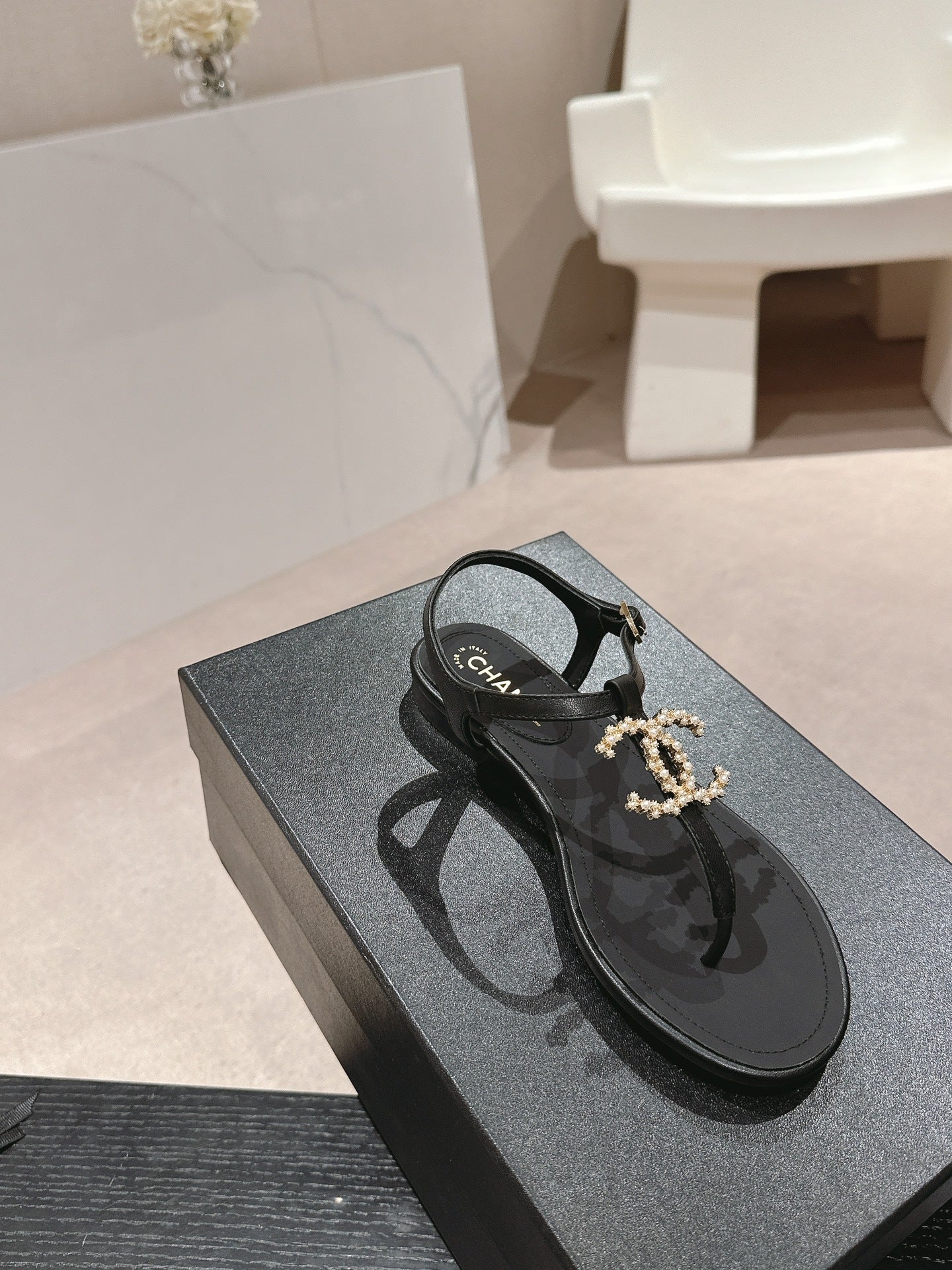 BLACK STRAP SANDALS
