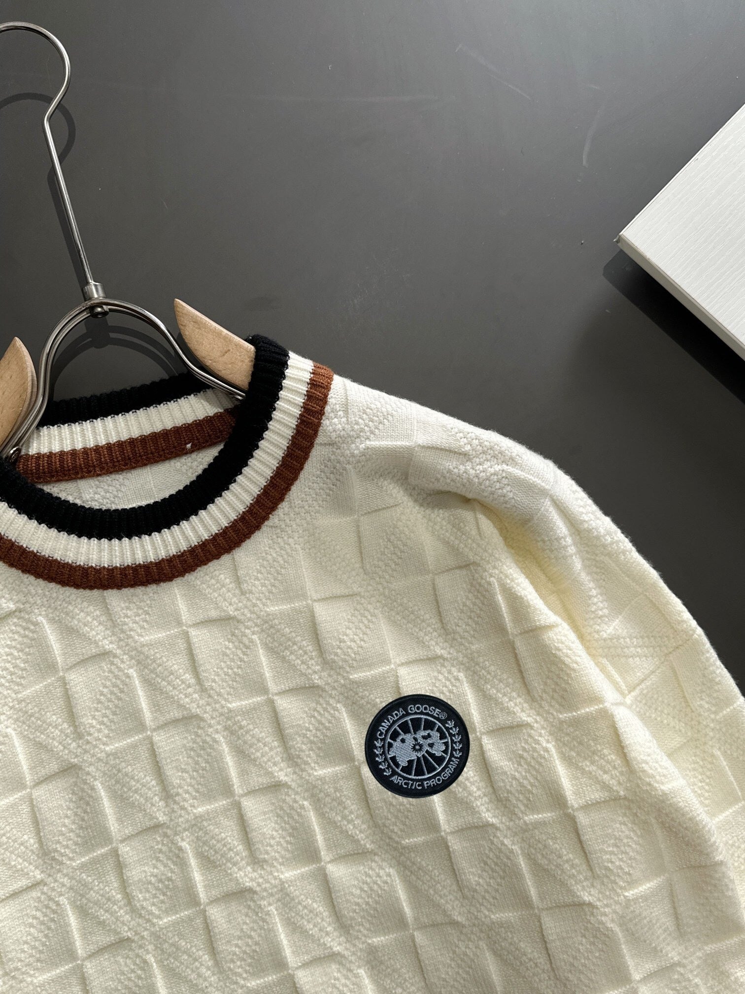 IVORY TEXTURED KNIT SWEATER WITH CONTRAST TRIM