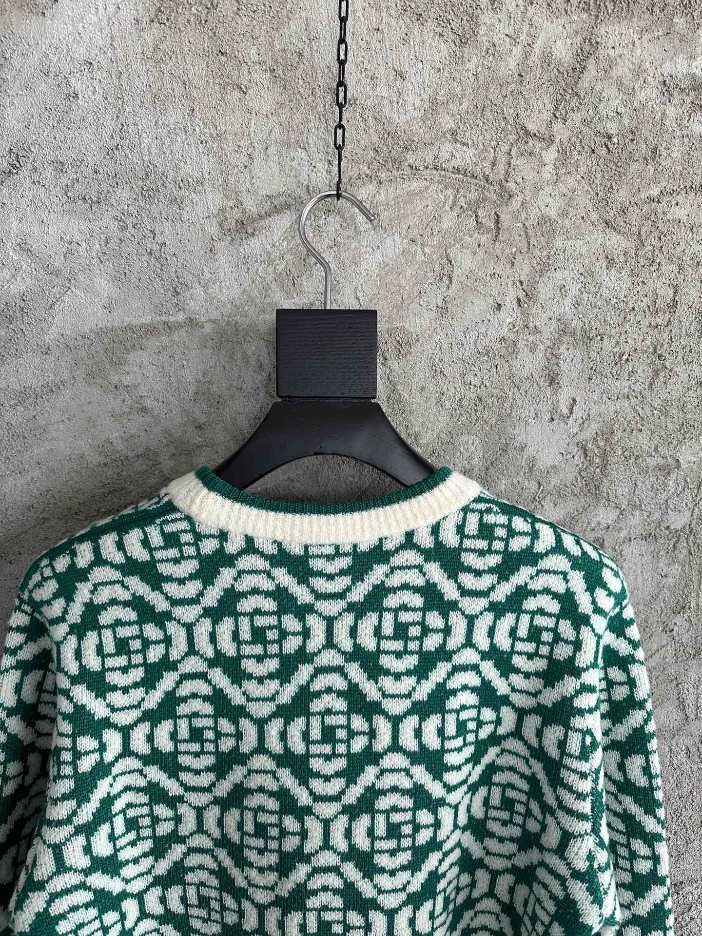 GEOMETRIC PATTERN KNIT SWEATER