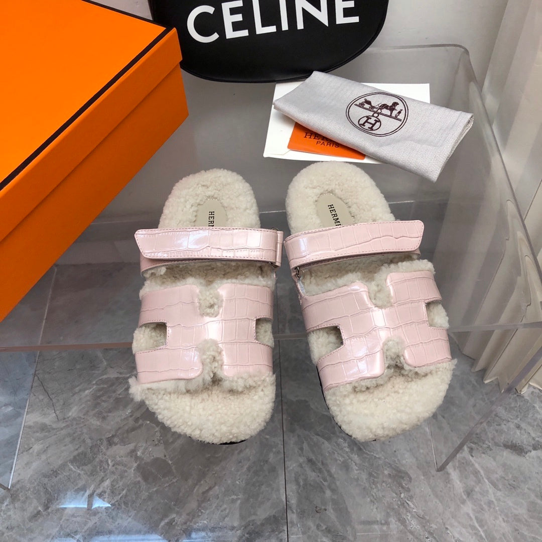 BLUSH SHEARLING SLIDE SANDALS WITH EMBOSSED STRAPS