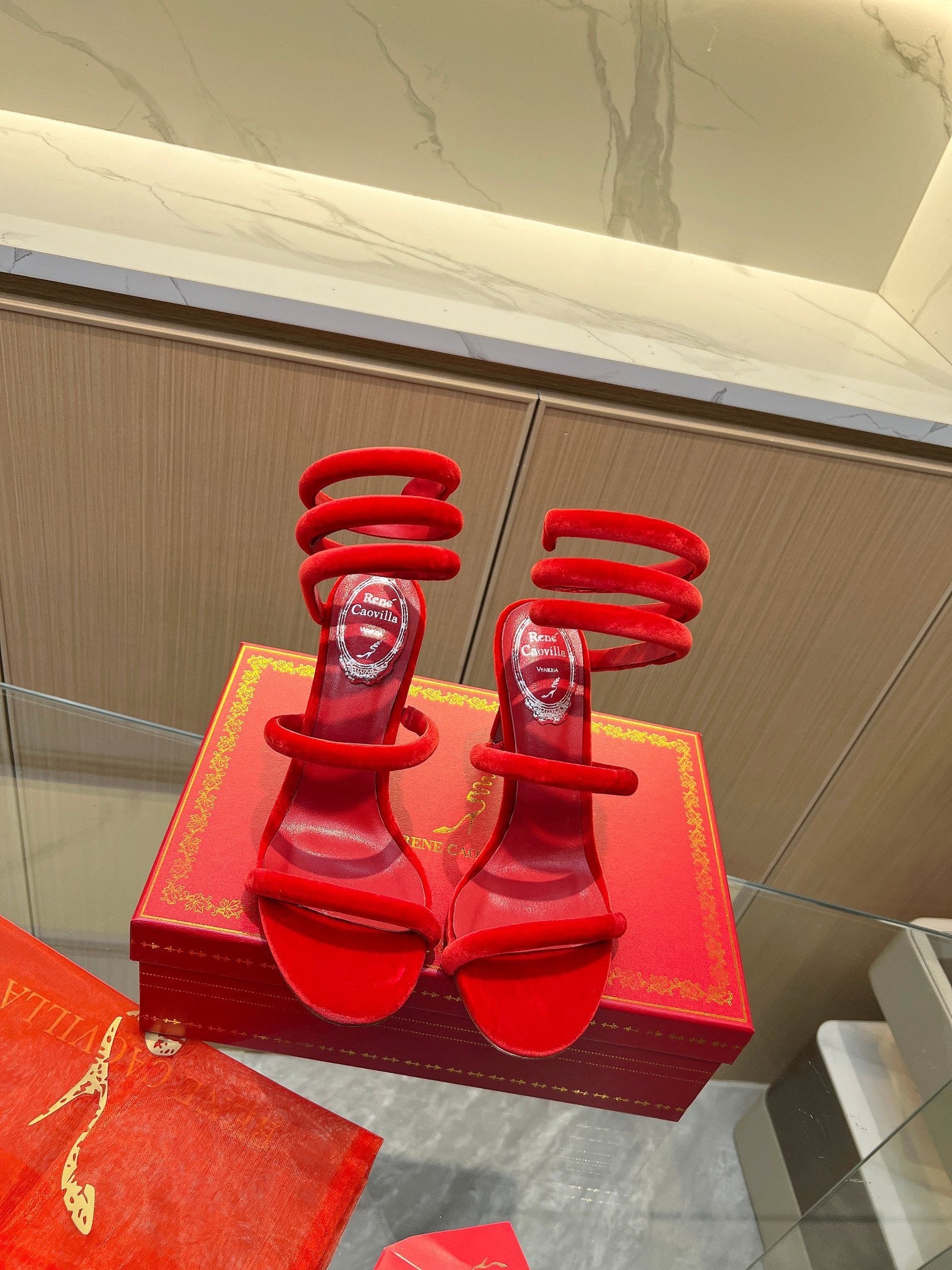 SCARLET SPIRAL HEELS