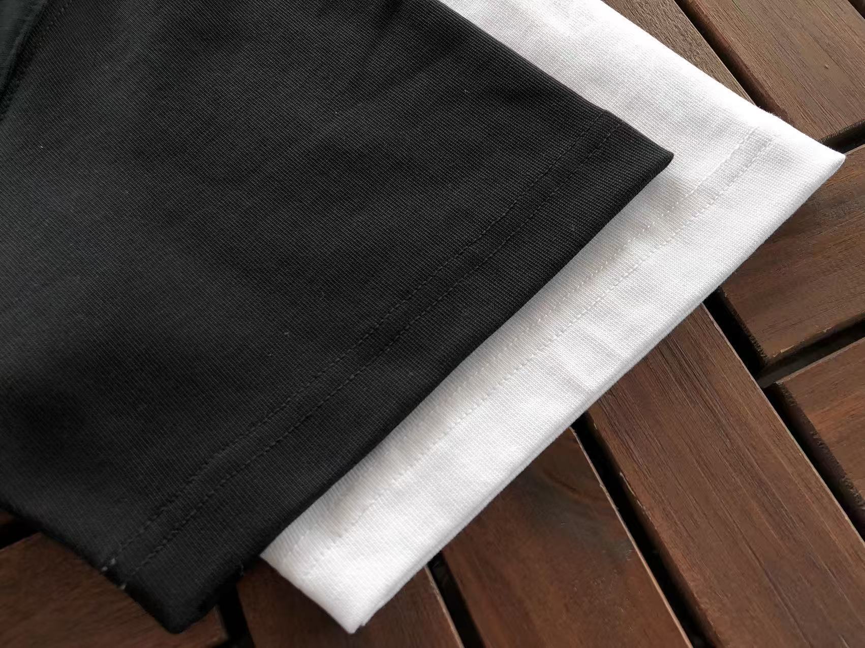 OVERSIZED GRAPHIC T-SHIRT