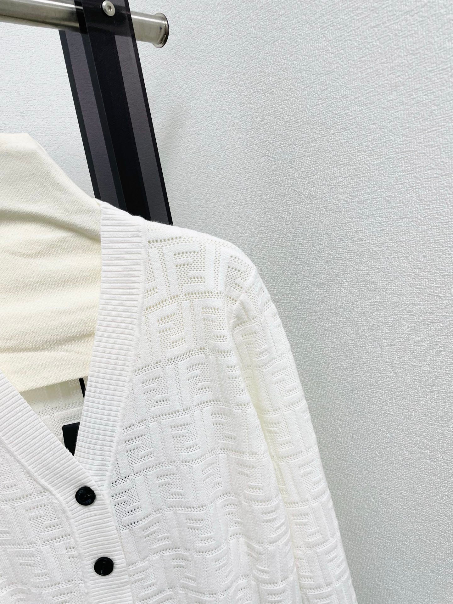 V-NECK KNIT CARDIGAN