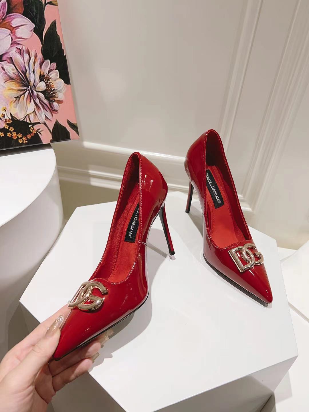 RED PATENT POINTED TOE HEEL PUMPS