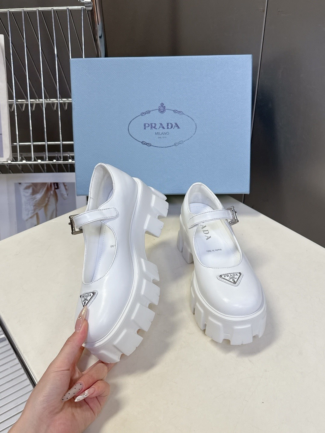 WEISSE PLATEAU-MARY-Jane-SCHUHE MIT SCHNALLENRIEMEN