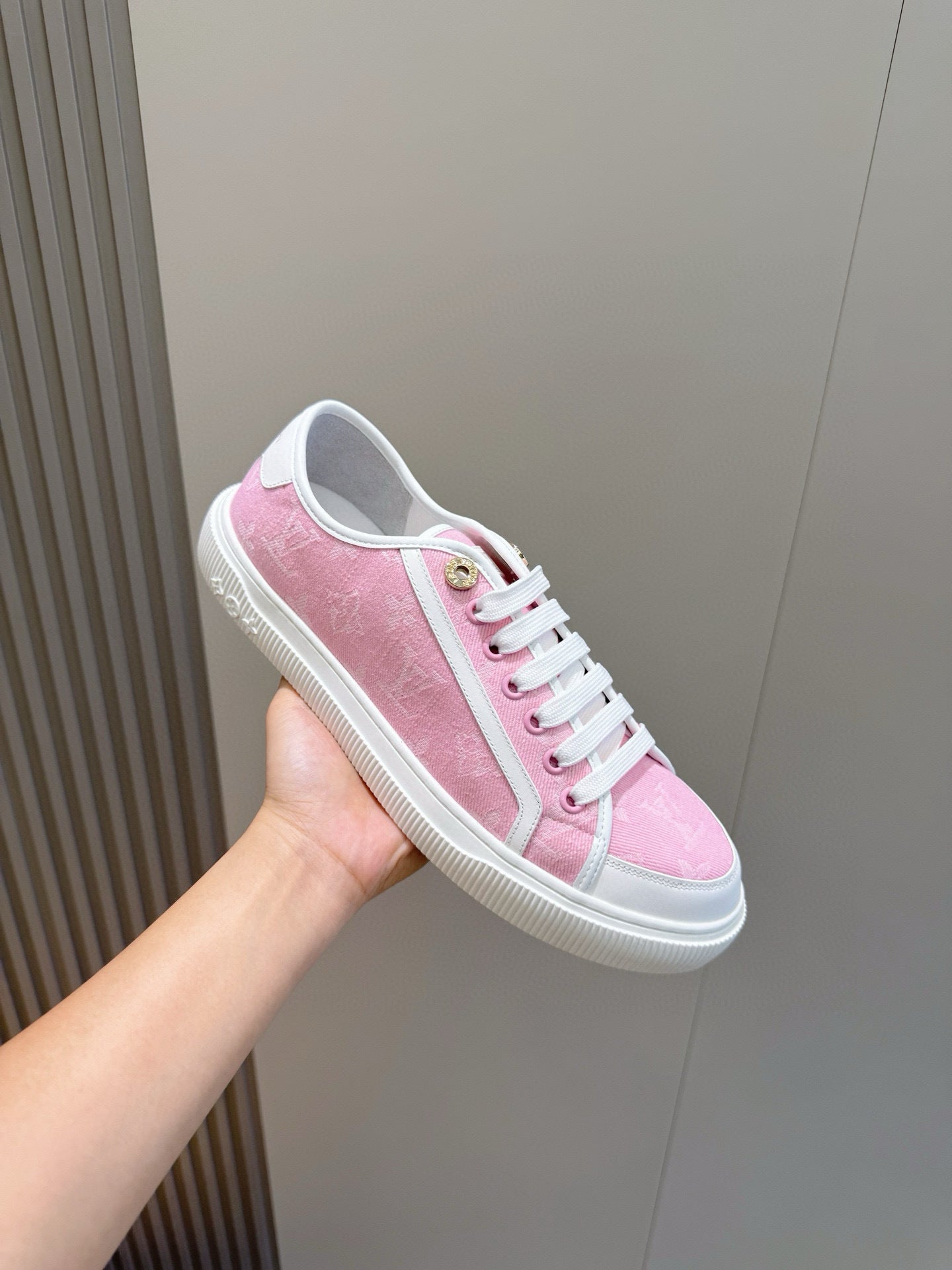 PINK LOW-TOP CASUAL SNEAKERS