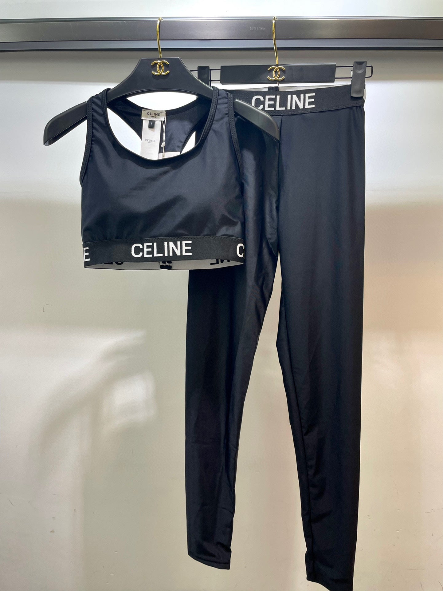 BLACK ACTIVEWEAR SET – SPORTS BRA & LEGGINGS