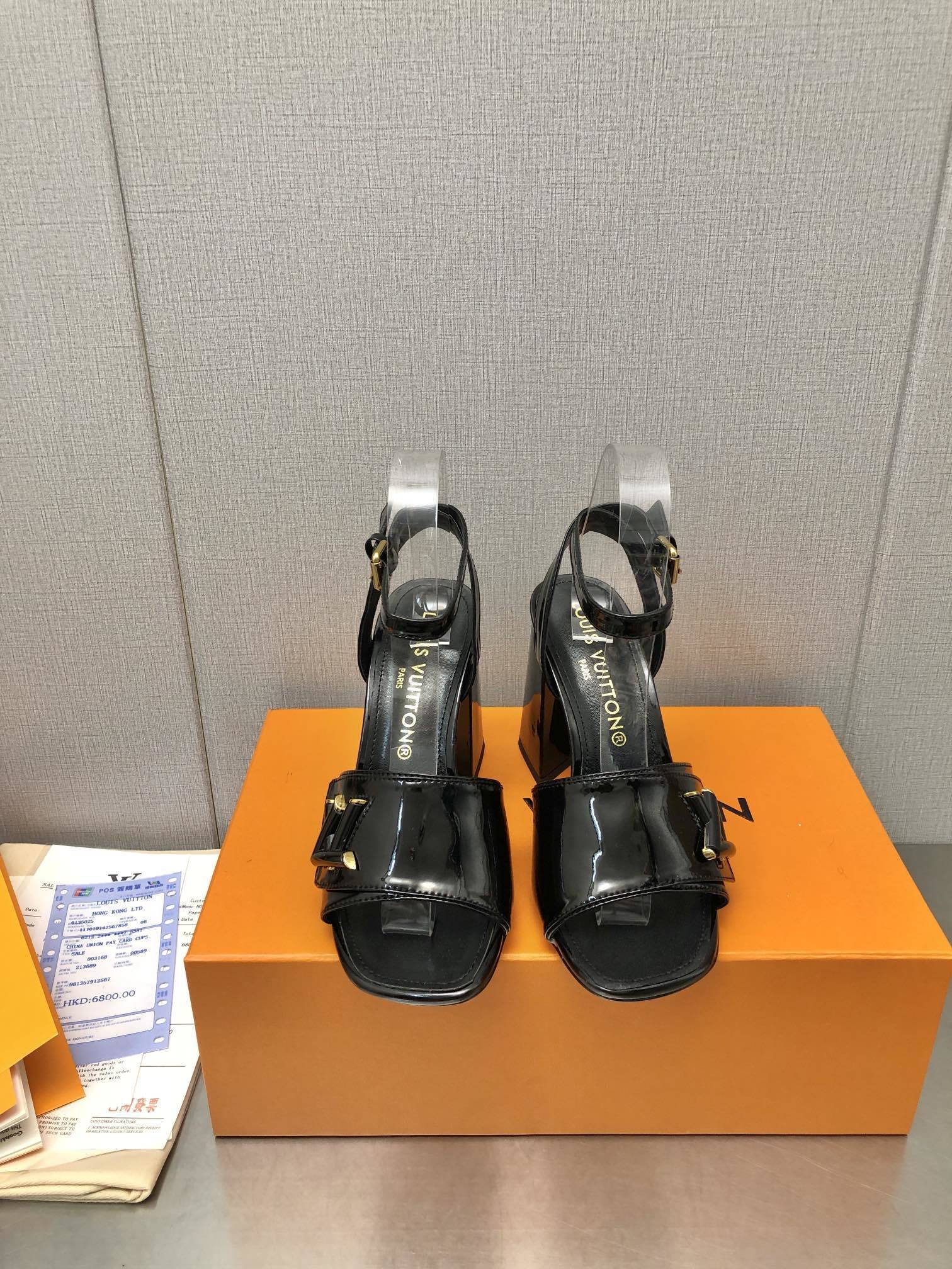 PATENT STRAP BLOCK HEEL SANDALS
