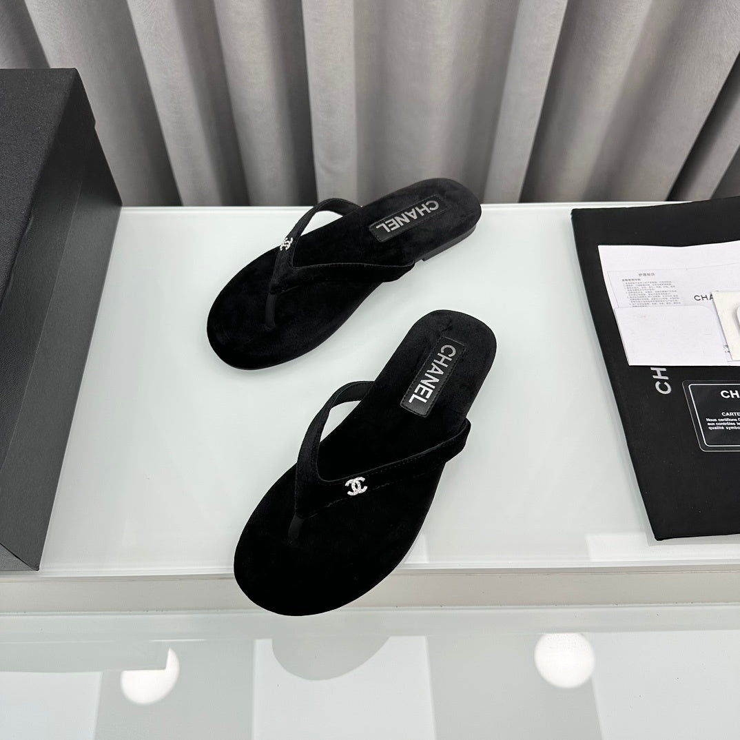 BLACK FLIP FLOPS