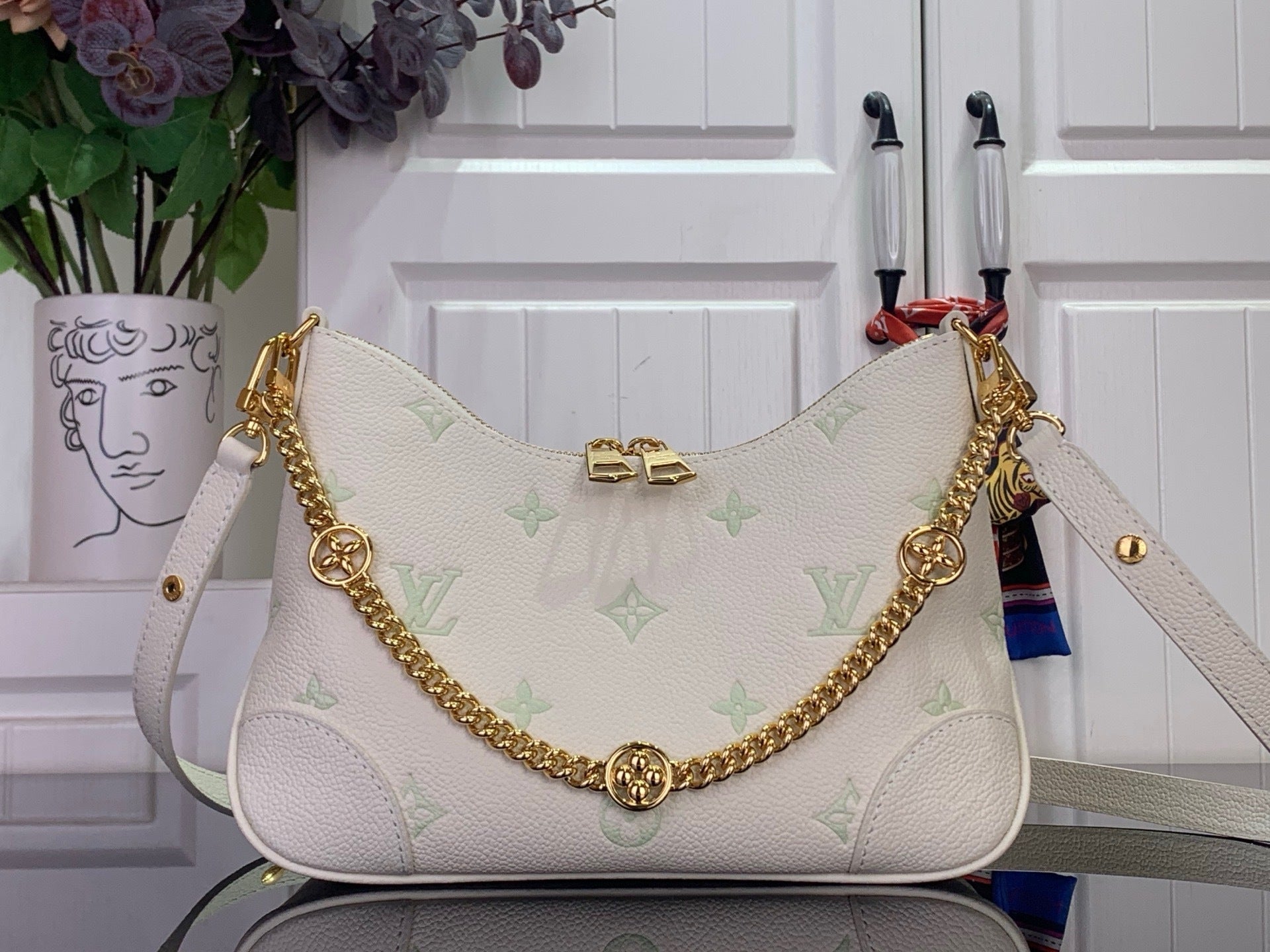 CHAIN ACCENT SHOULDER BAG
