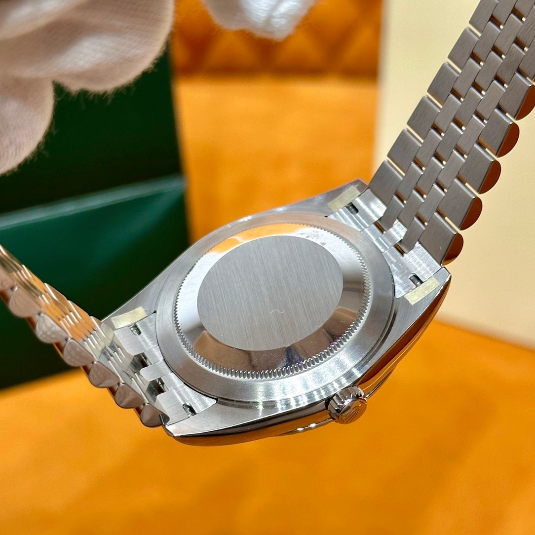 ELEGANT SILVER CLASSIC WATCH