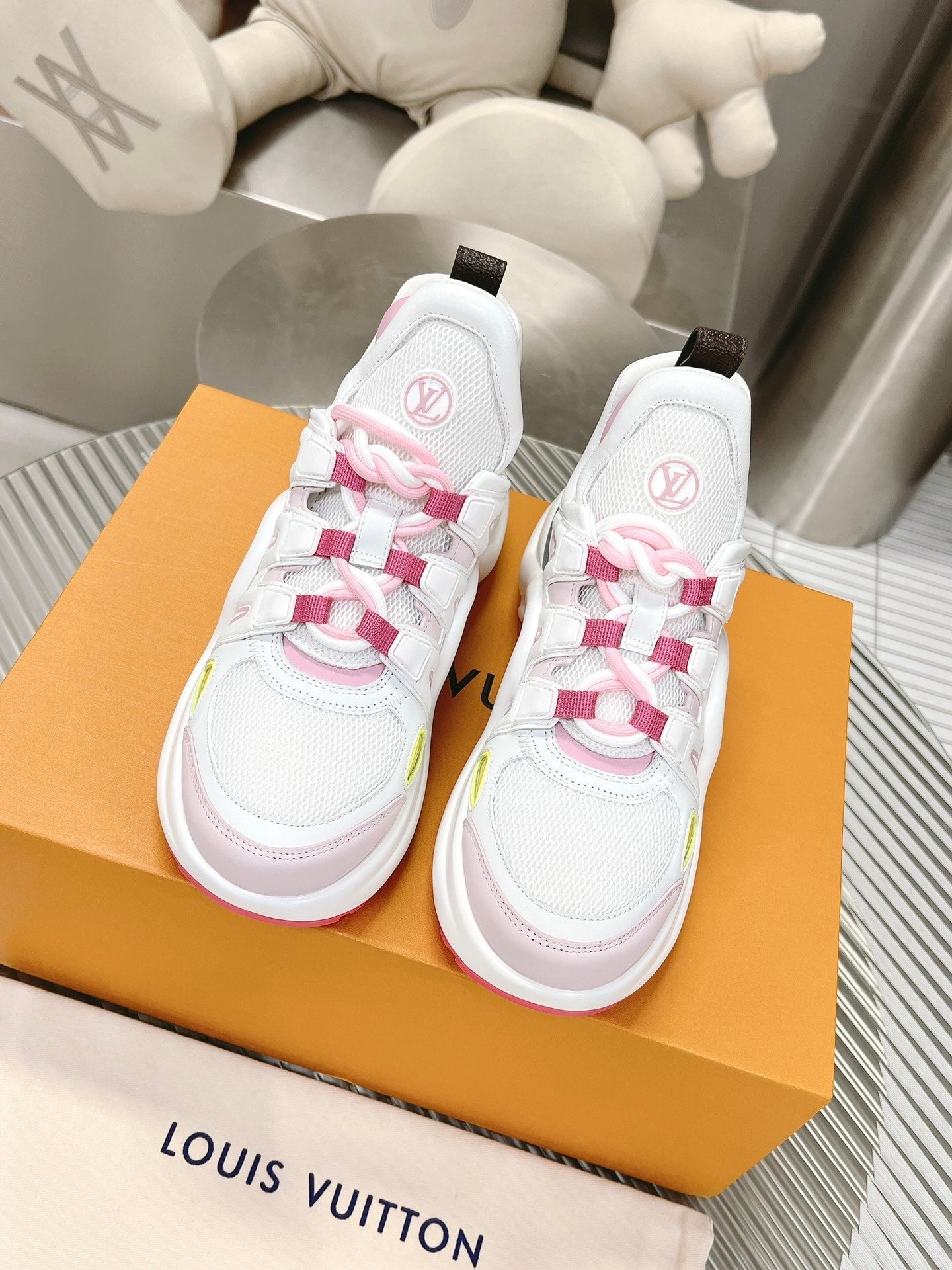 WHITE PINK SPORT SNEAKERS