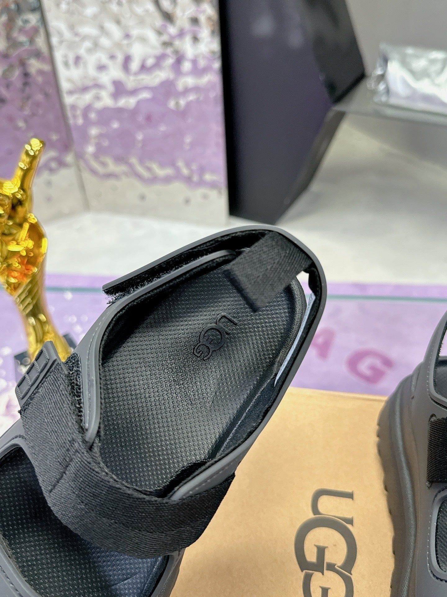 PLATFORM SANDALS – BLACK