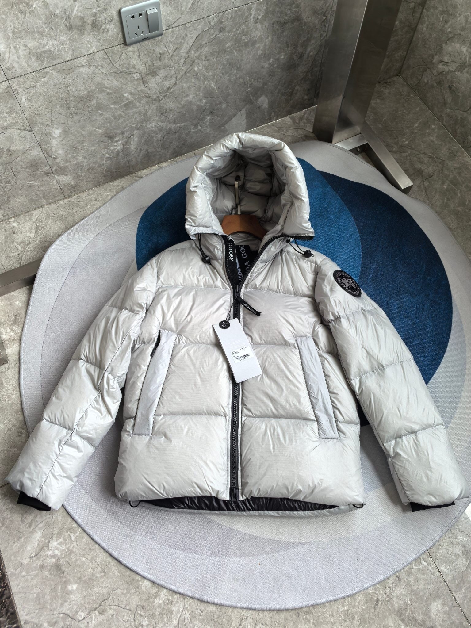 HOODED PUFFER JACKET