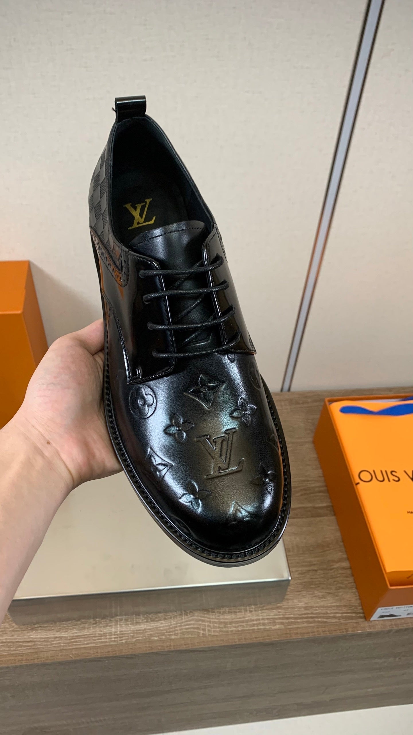 BLACK EMBOSSED LEATHER LACE-UP DRESS SHOES