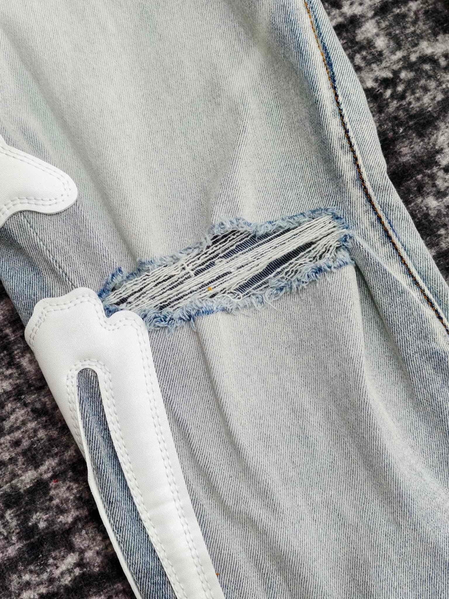 SKELETON APPLIQUÉ DISTRESSED SKINNY JEANS